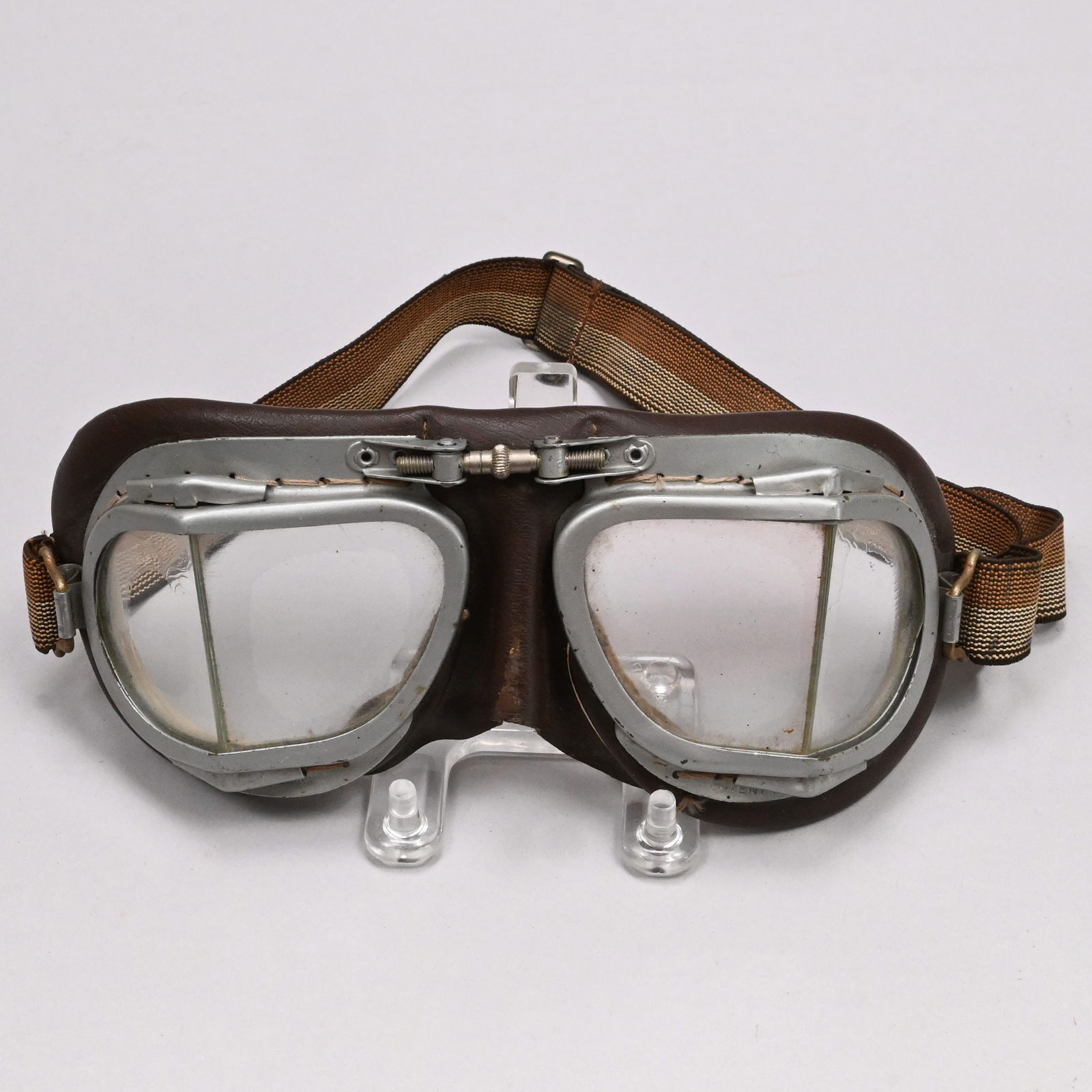 Pair WWII Royal Air Force Leather Goggles (1 of 6)