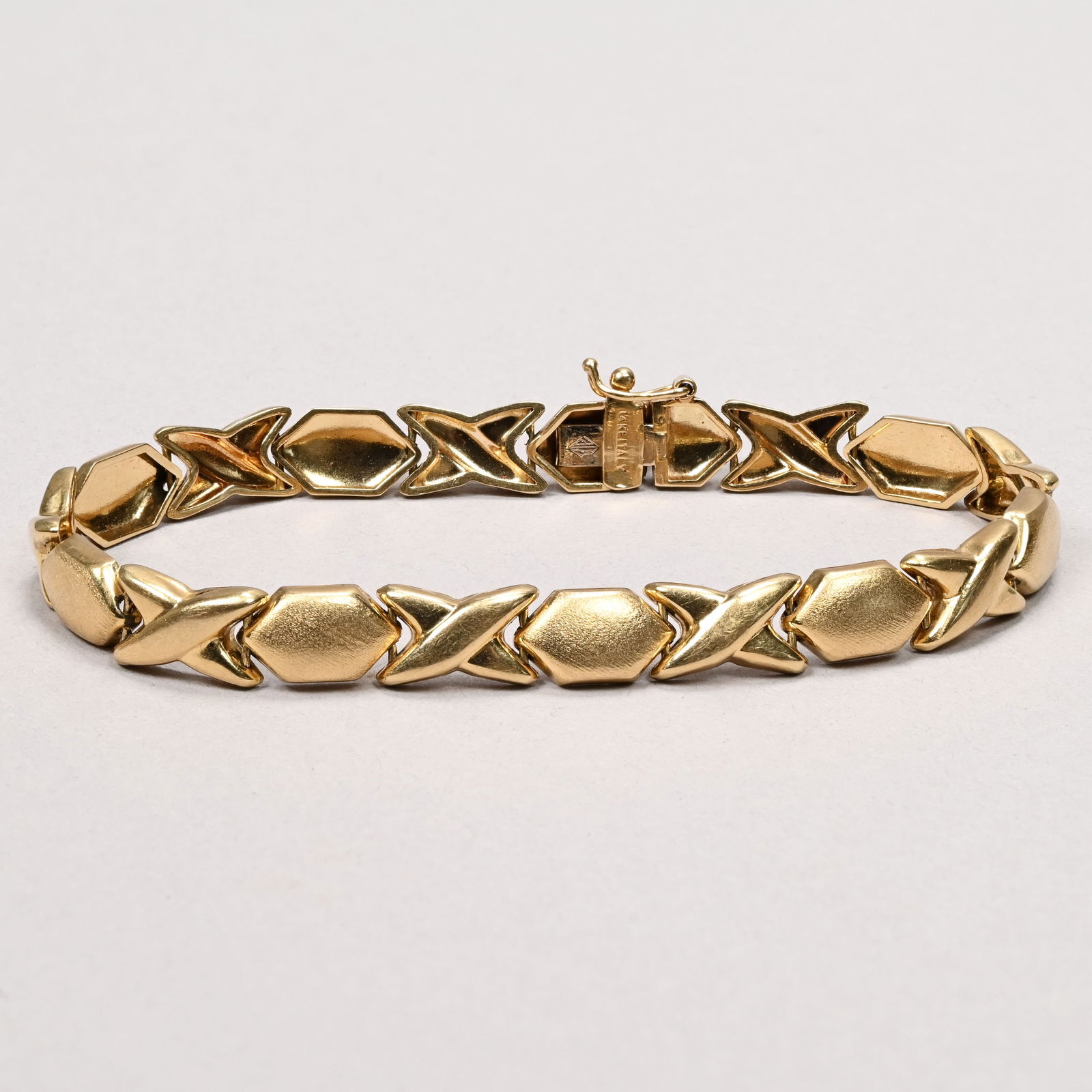 Italian 14k Gold Ladies 'Hugs and Kisses' Bracelet: Italian 14k Brushed Yellow Gold Ladies 'Hugs and Kisses' (XOXO) Link Bracelet. Marked "14k ITALY."8.6gL: 7.25 in.