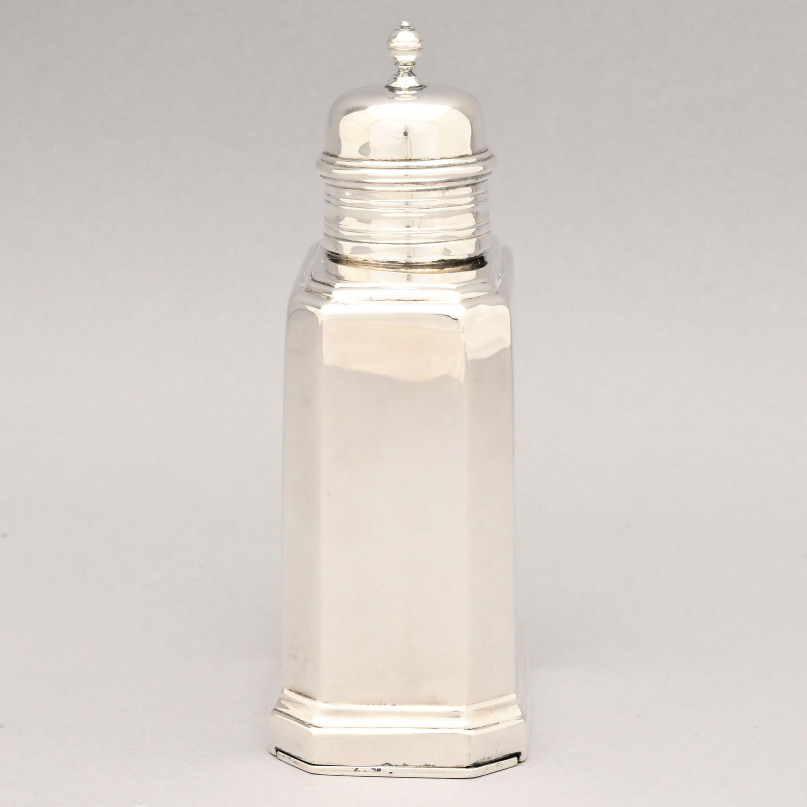 Three English Silver Serving and Table Objects - 3