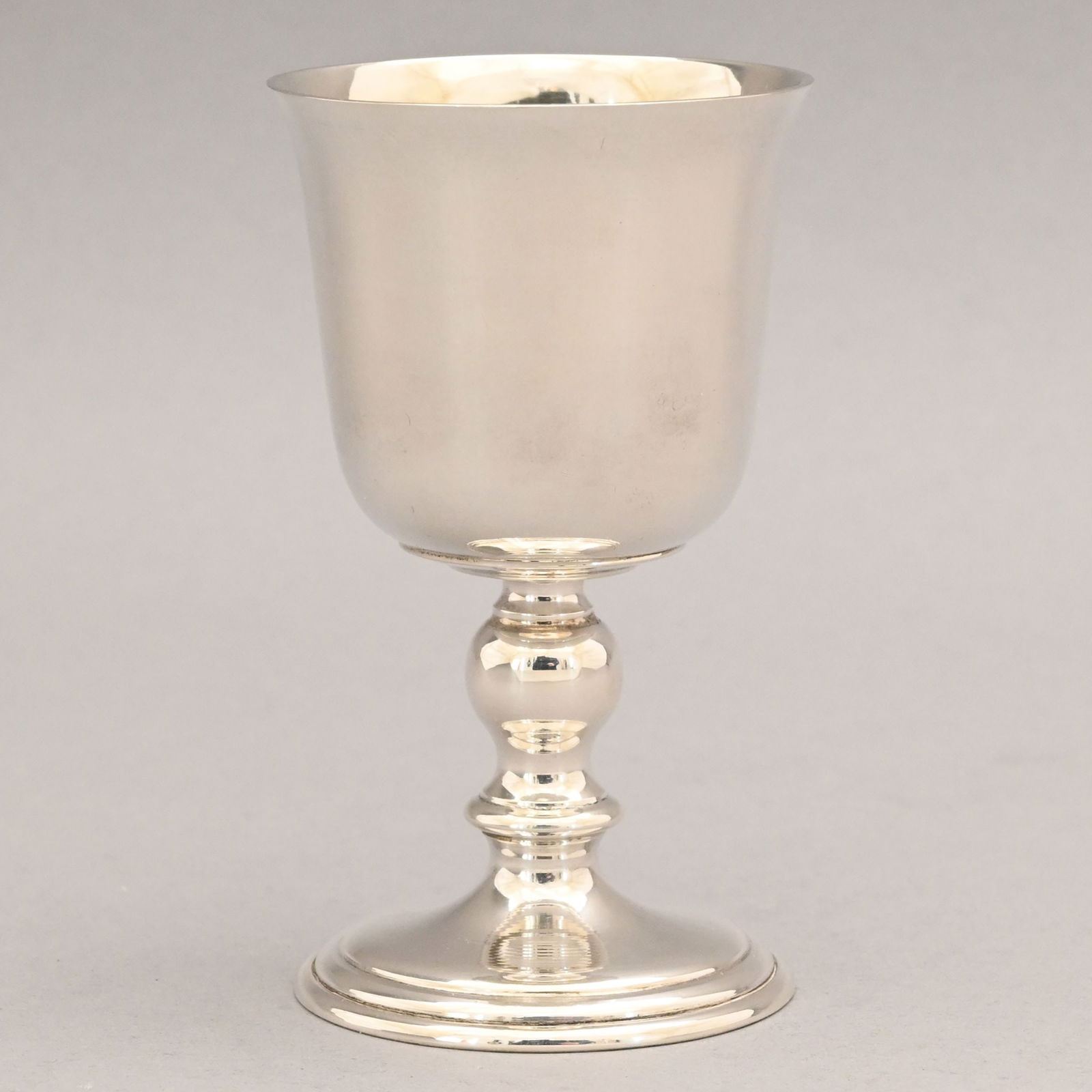 Three English Silver Serving and Table Objects - 6