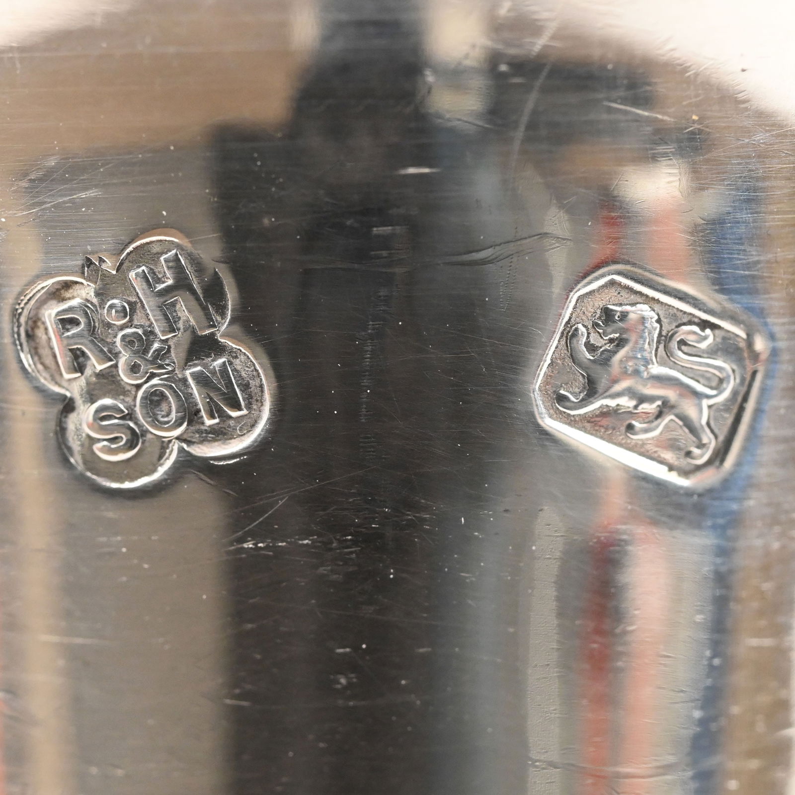 Three English Silver Serving and Table Objects - 8