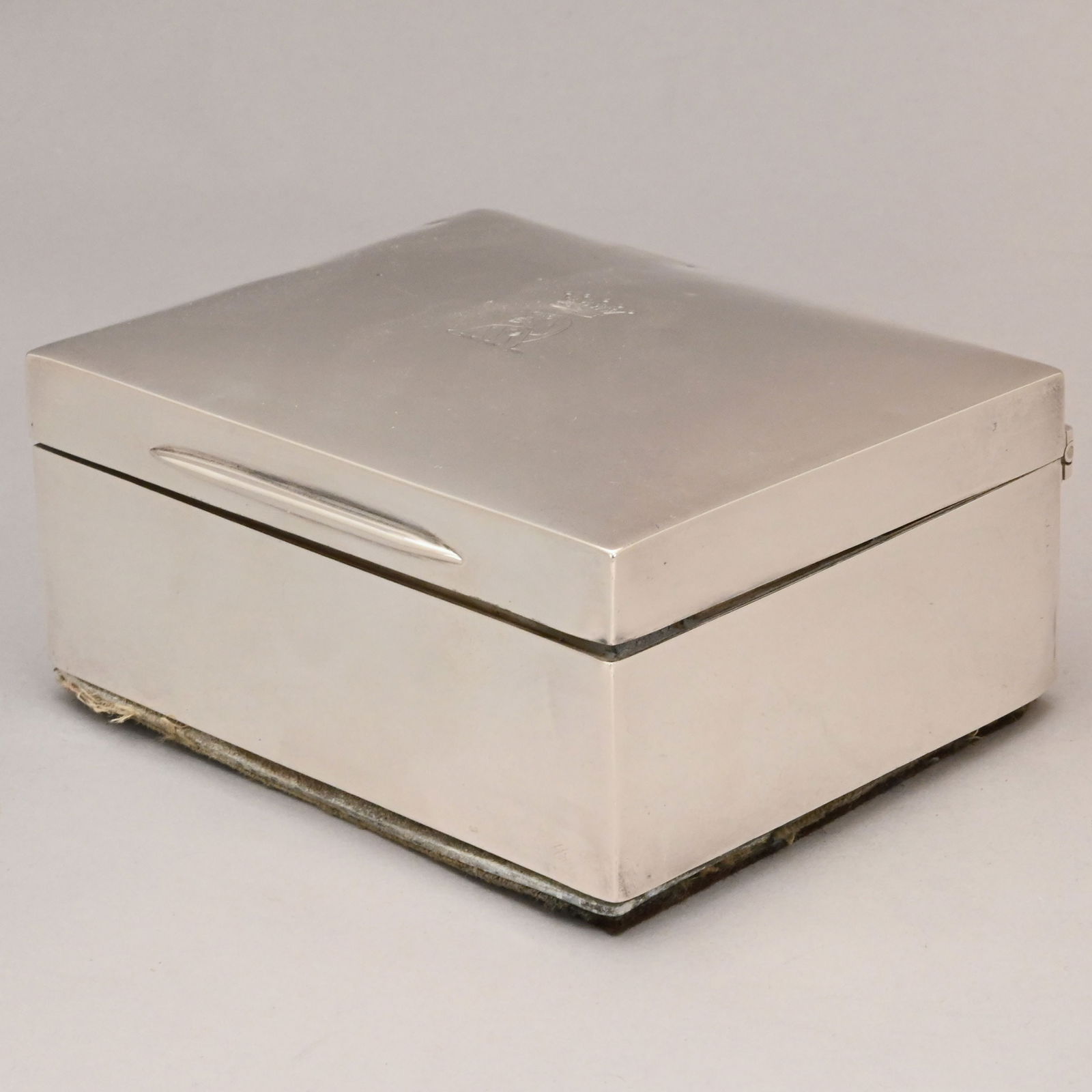 Two English Silver Cigarette Boxes, London - 10