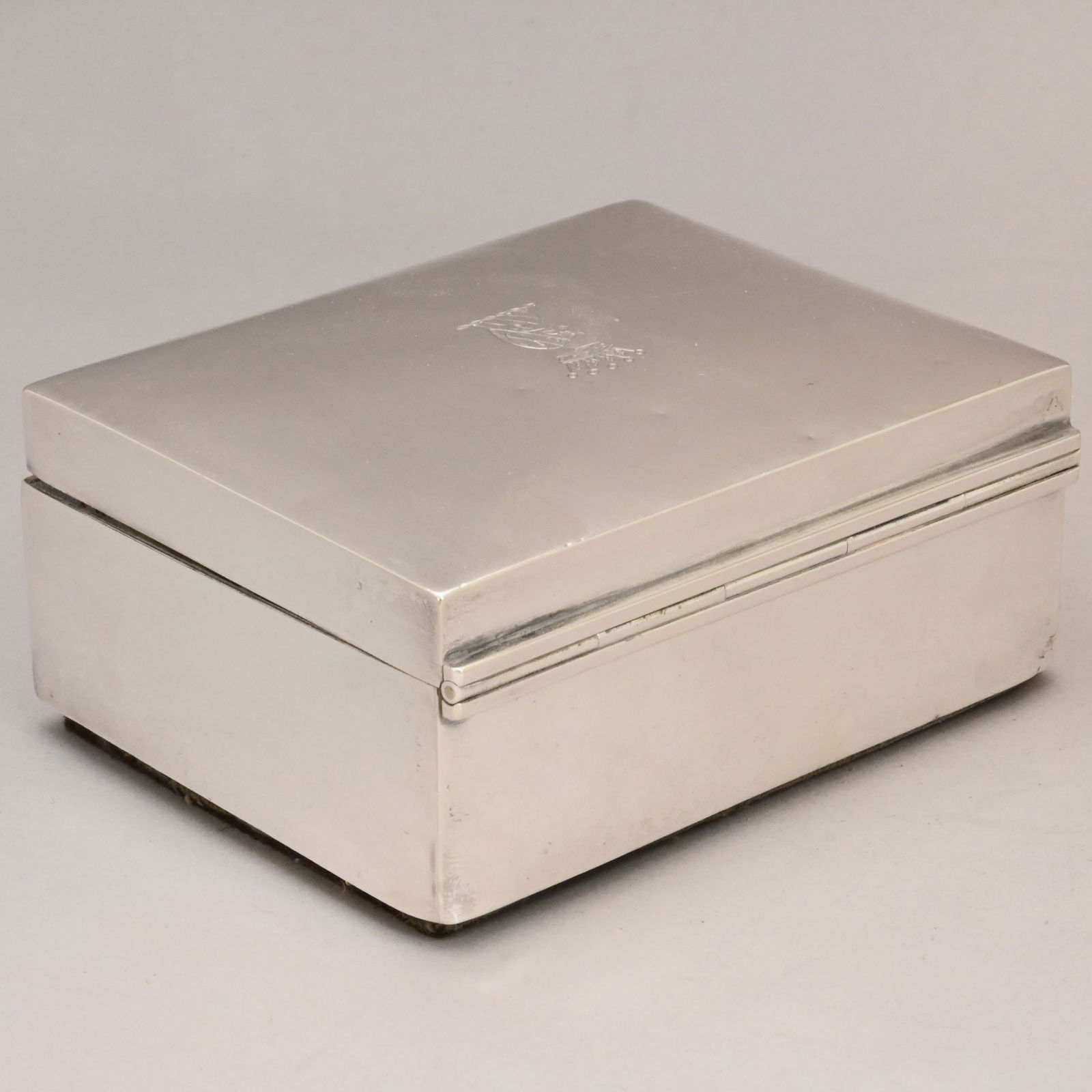 Two English Silver Cigarette Boxes, London - 11
