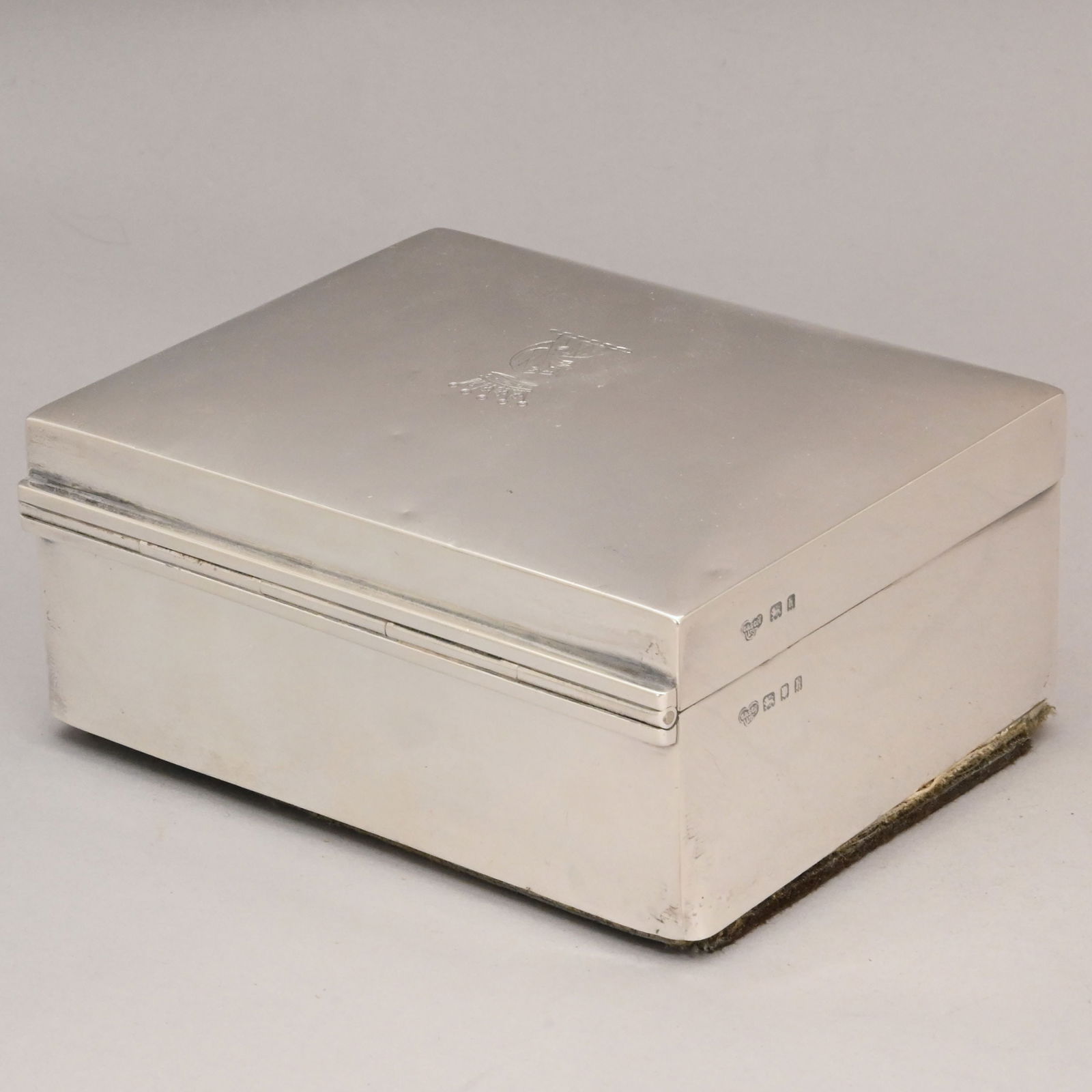 Two English Silver Cigarette Boxes, London - 12