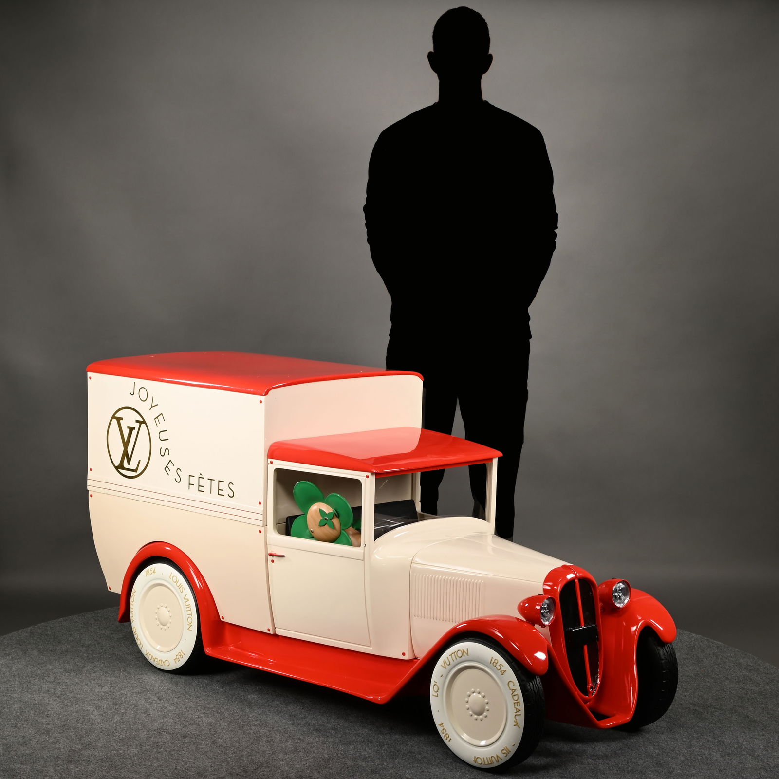 Louis Vuitton Camionnette (Van) Store Display - 13