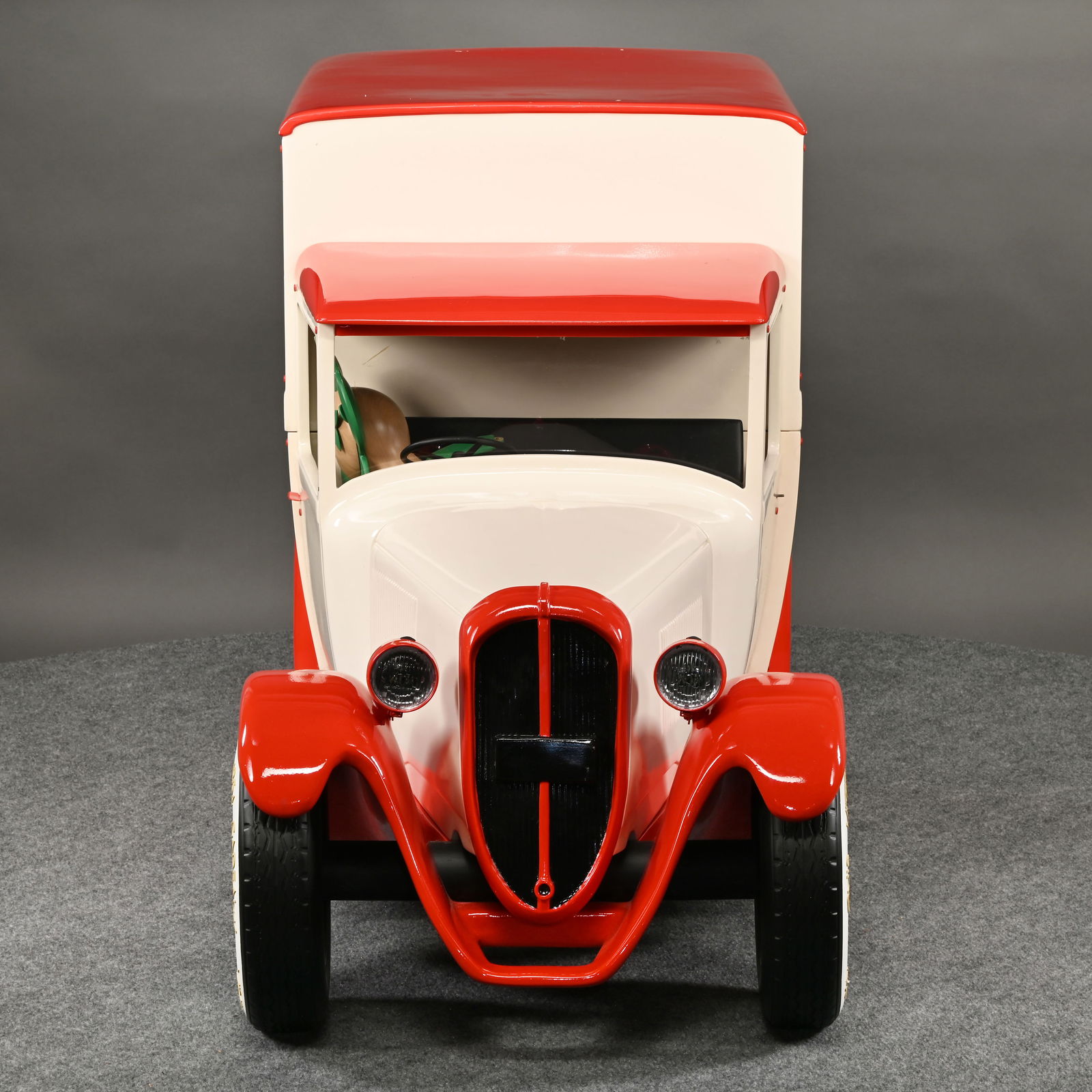 Louis Vuitton Camionnette (Van) Store Display - 2