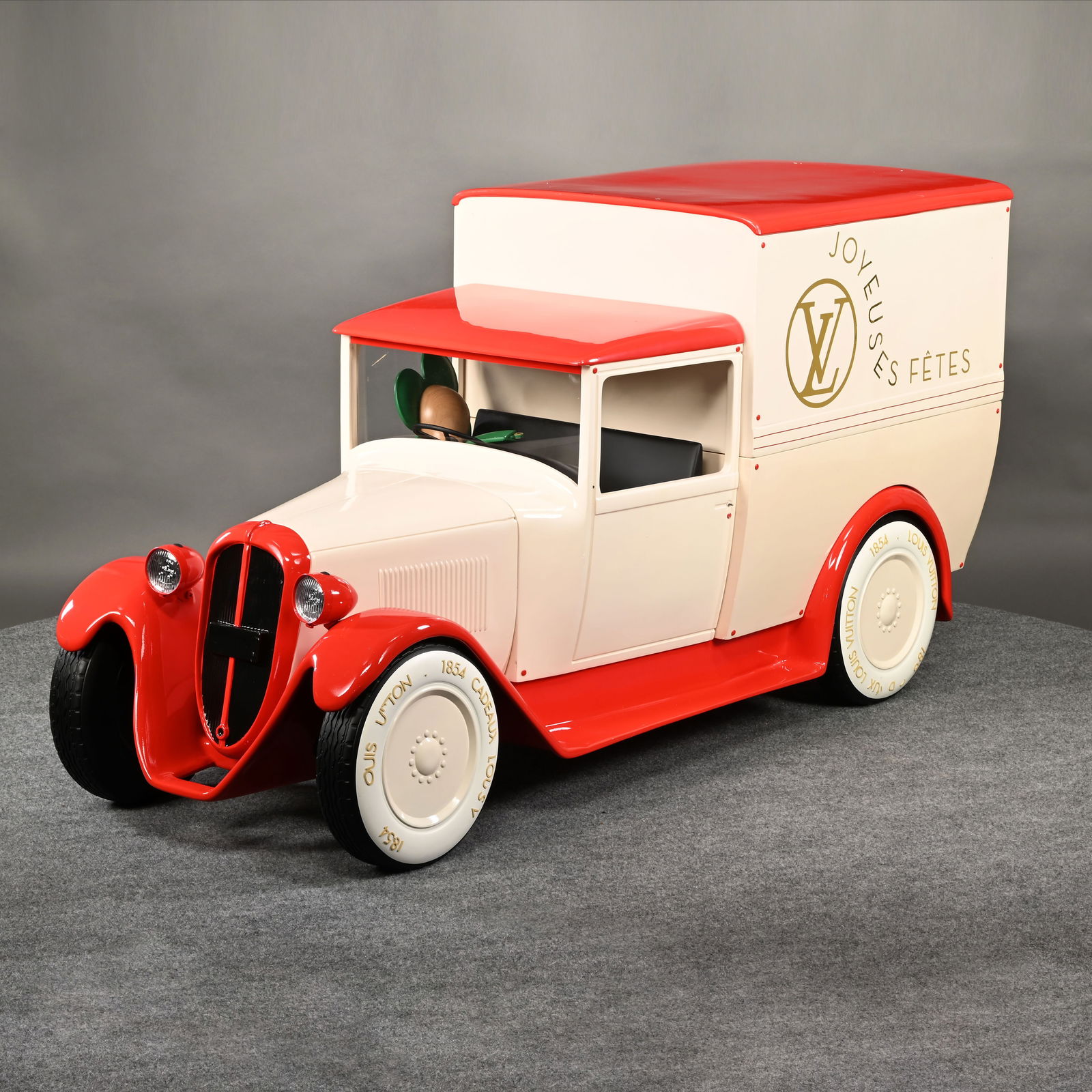 Louis Vuitton Camionnette (Van) Store Display - 3