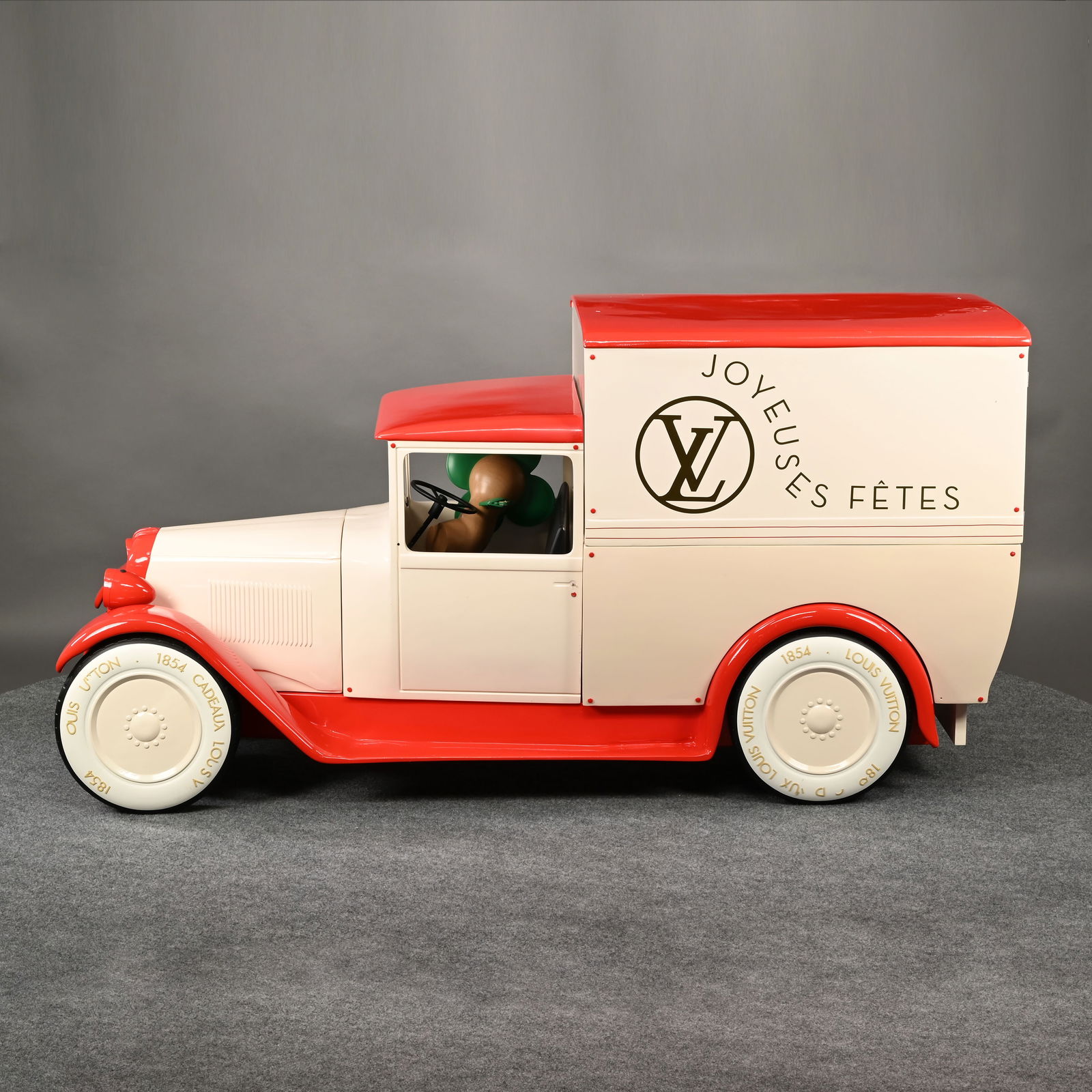 Louis Vuitton Camionnette (Van) Store Display - 4