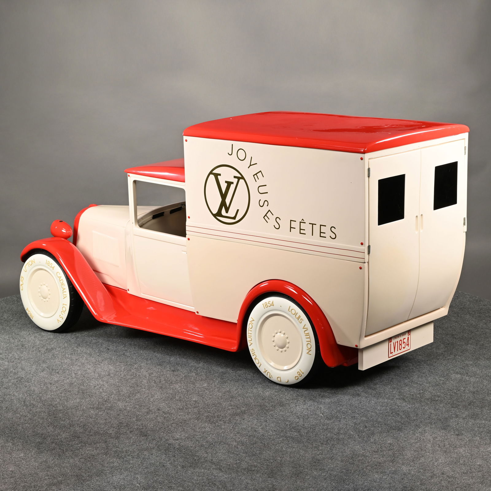Louis Vuitton Camionnette (Van) Store Display - 5