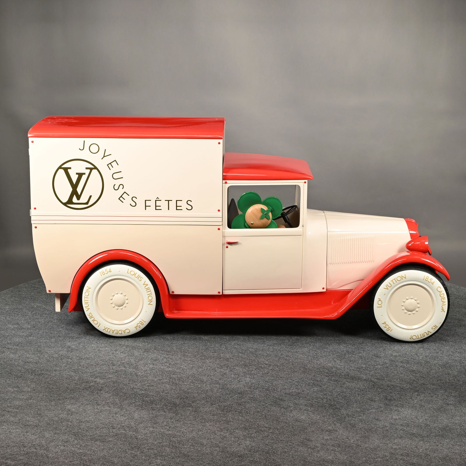 Louis Vuitton Camionnette (Van) Store Display - 8