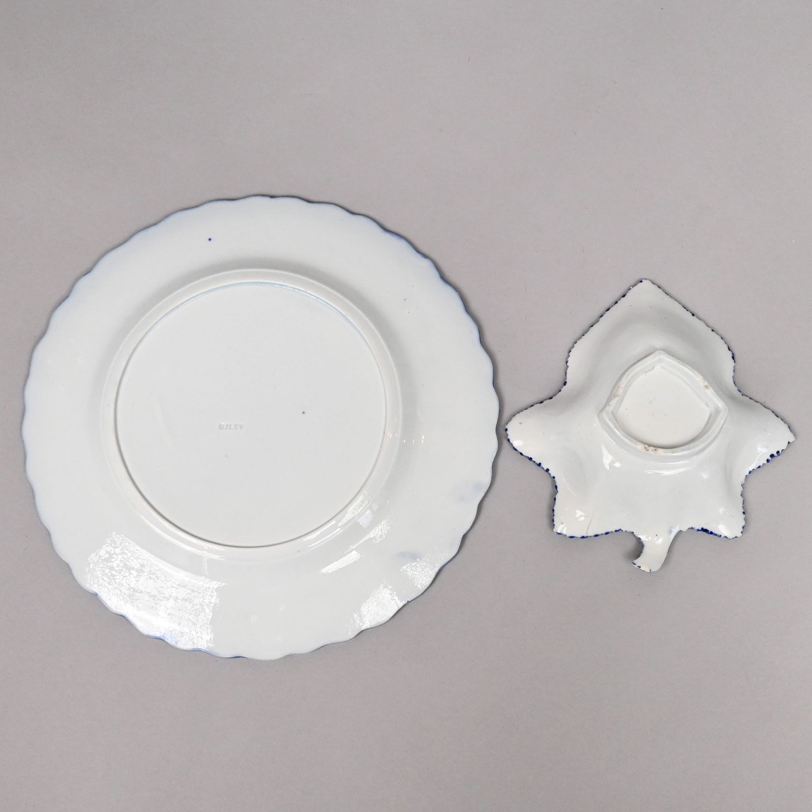 Grp English Blue Shell-Edge Plates, Serving Pieces - 18