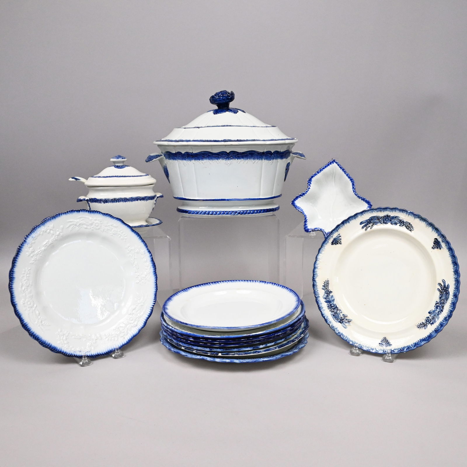 Grp English Blue Shell-Edge Plates, Serving Pieces (1 of 18)