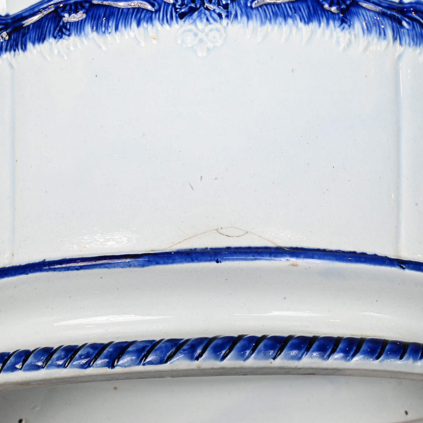 Grp English Blue Shell-Edge Plates, Serving Pieces - 7