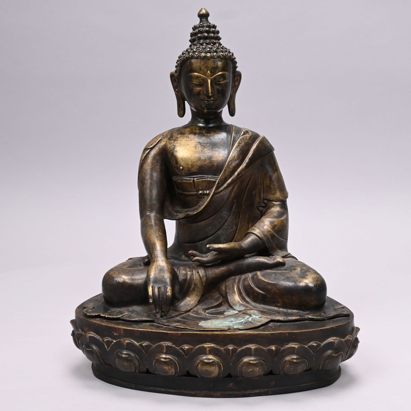 Tibetan/ Nepali Bronze Figure of Buddha (1 of 8)