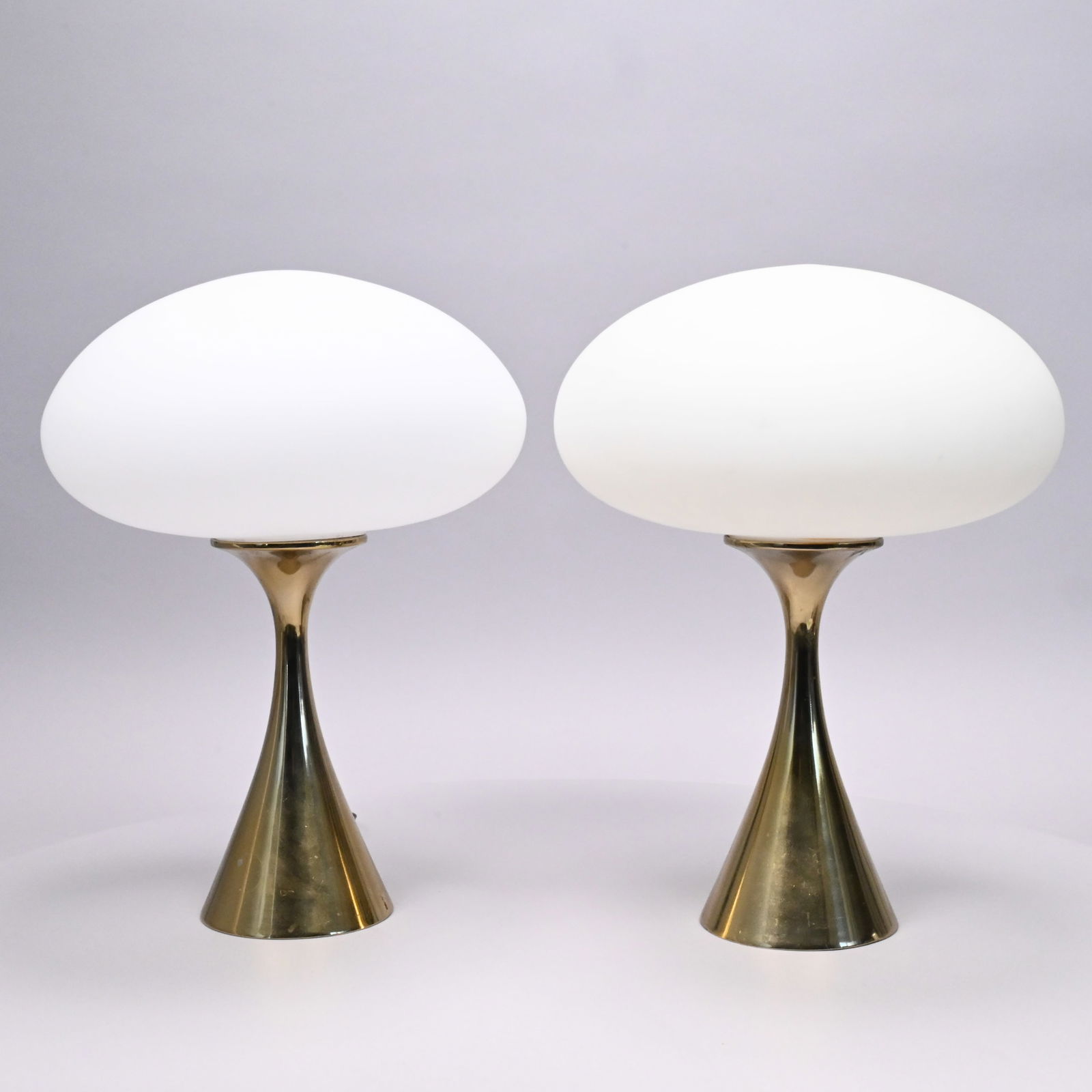 Pair of Mid-Century Modern 'Mushroom' Table Lamps (1 of 12)