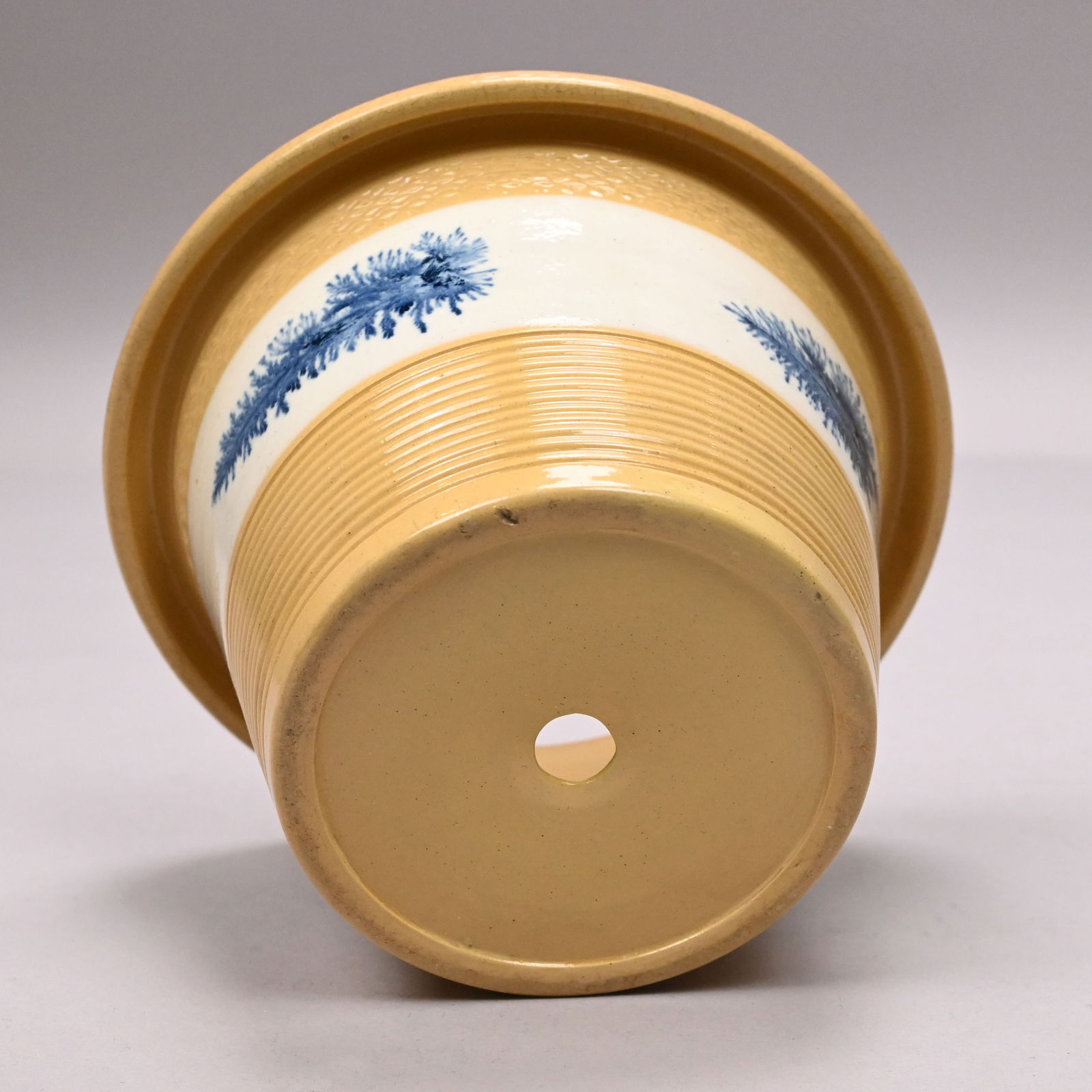 Five Yellowware Mochaware and Spongeware Articles - 7