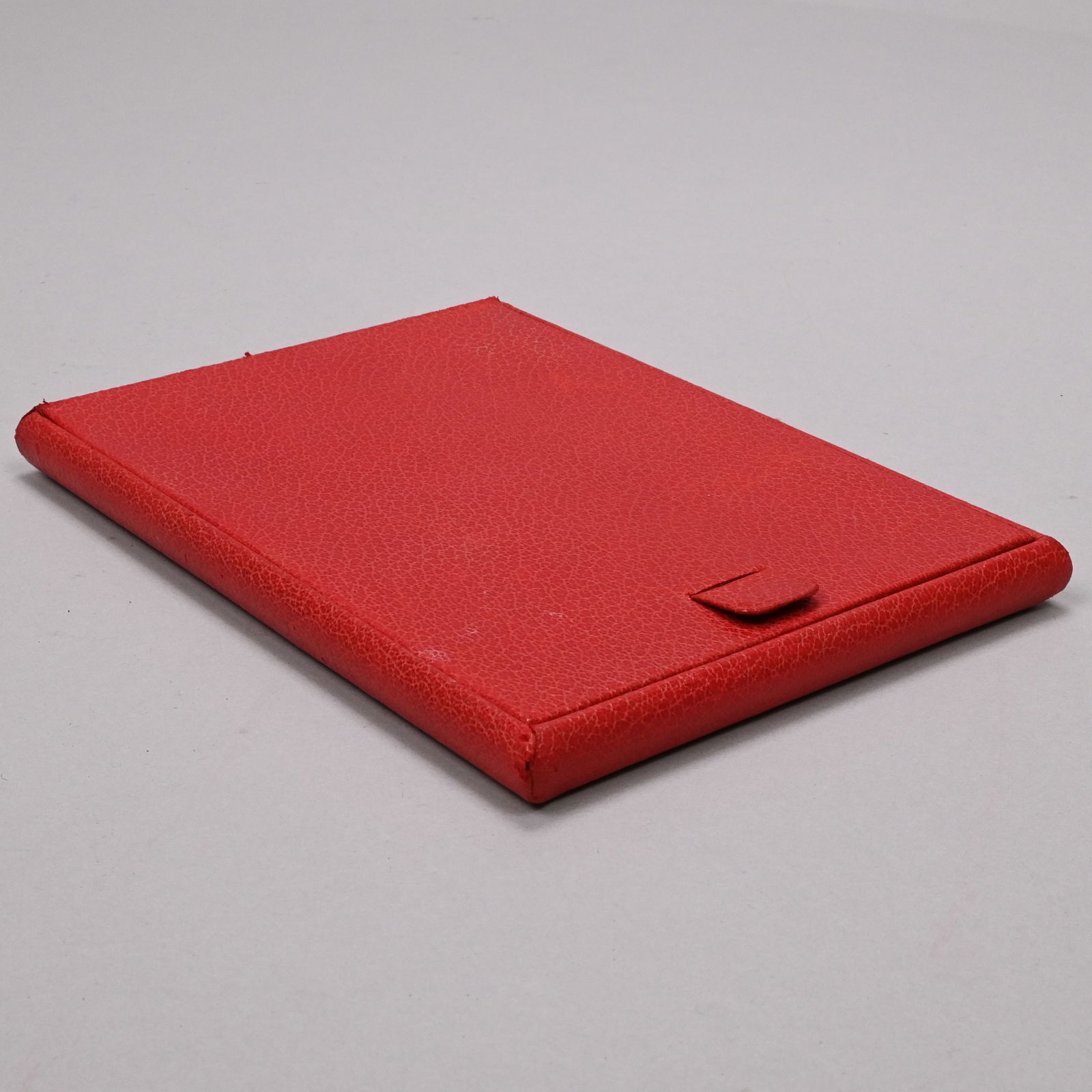 Five Vintage and Modern Designer Personal Articles - 7