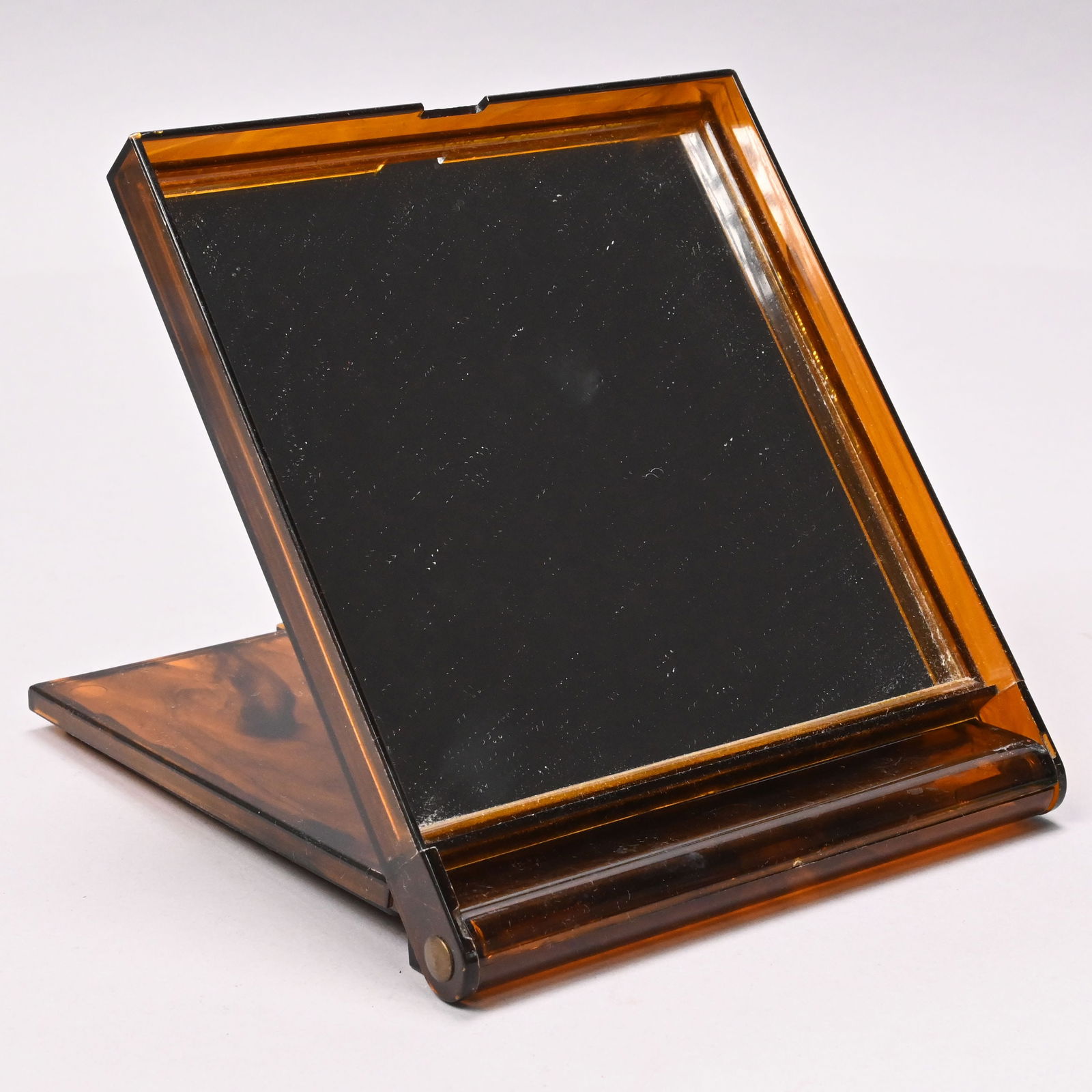 Five Vintage and Modern Designer Personal Articles - 8