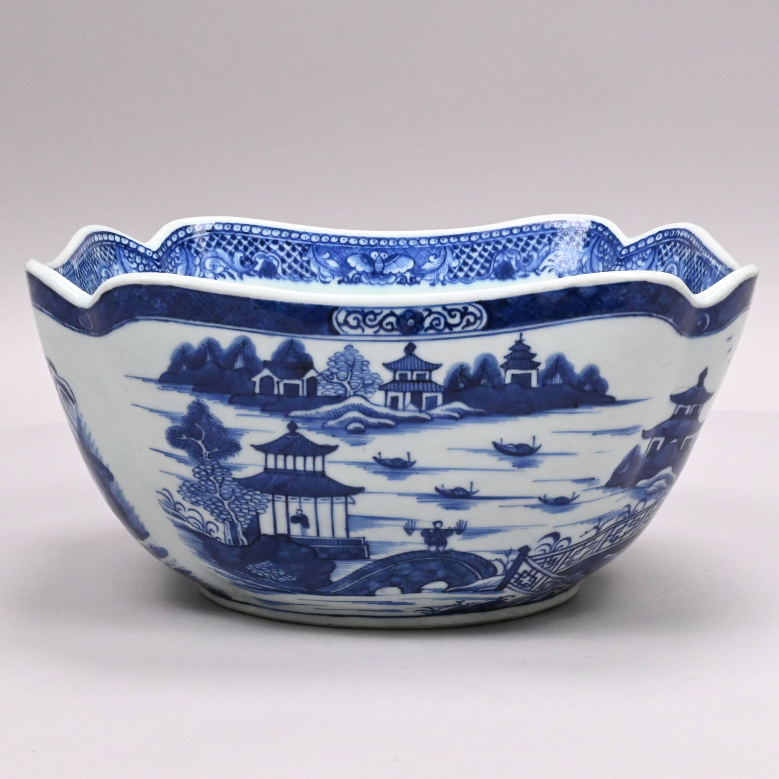 Chinese Export Porcelain Nanking Cut-Corner Bowl - 2