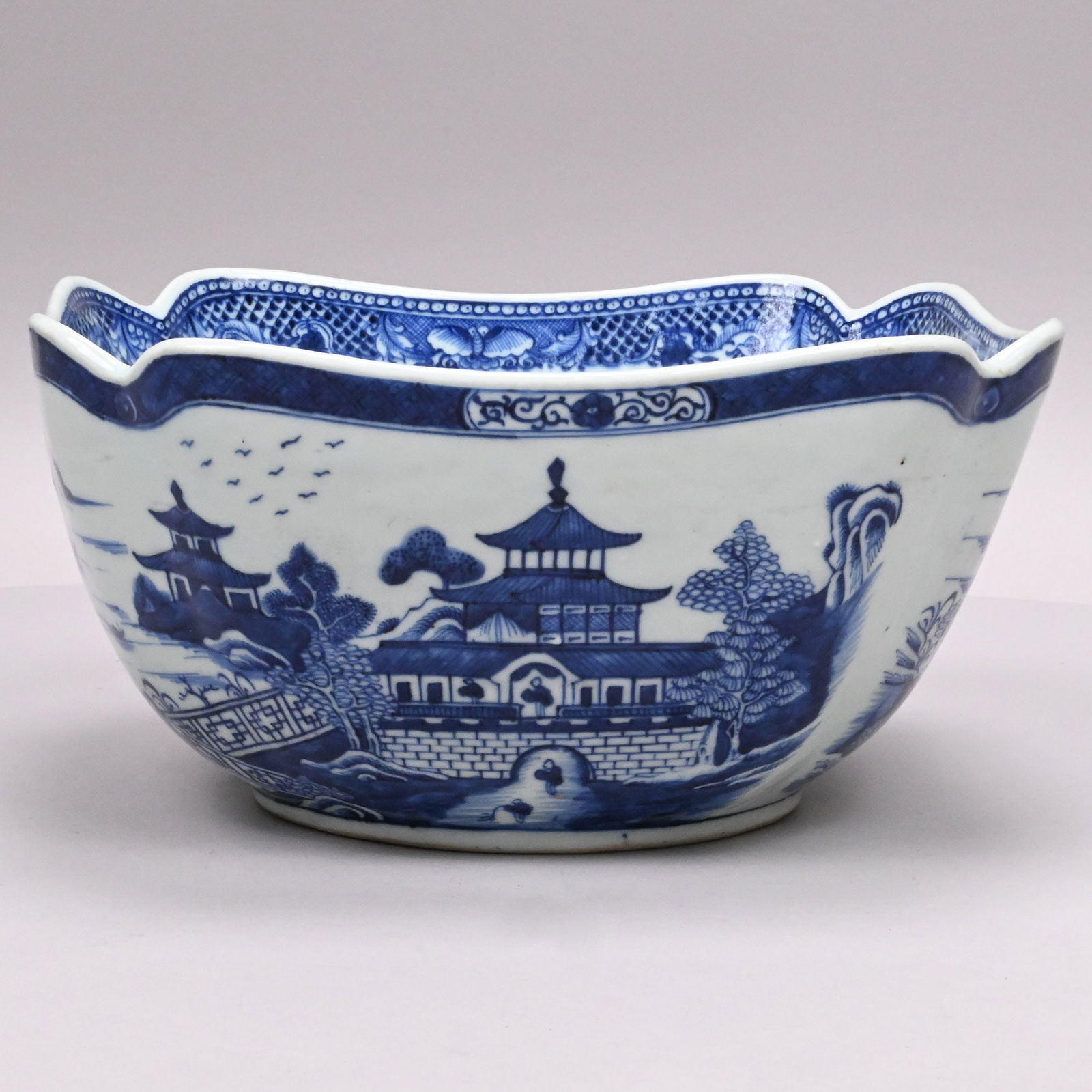 Chinese Export Porcelain Nanking Cut-Corner Bowl - 3