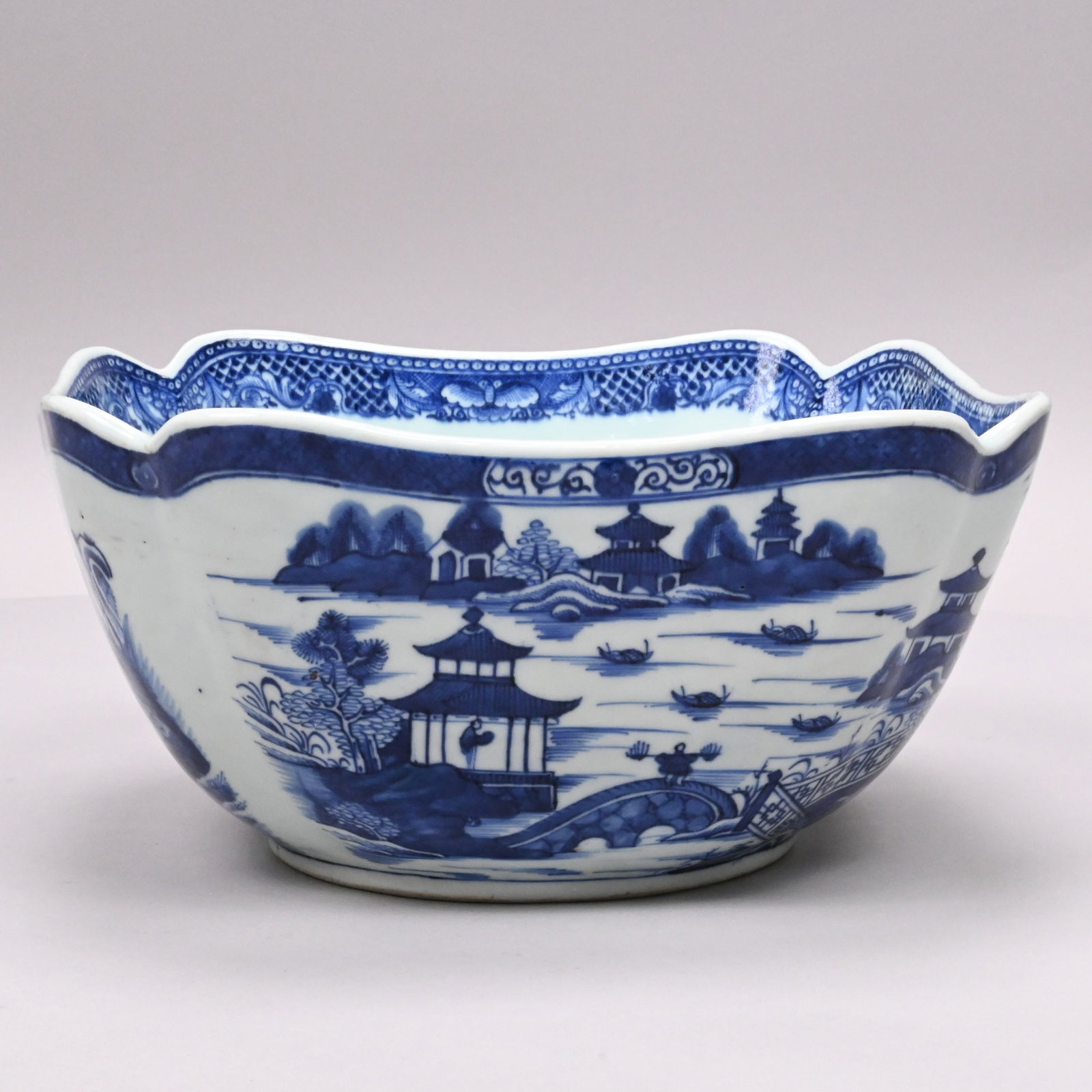 Chinese Export Porcelain Nanking Cut-Corner Bowl - 4