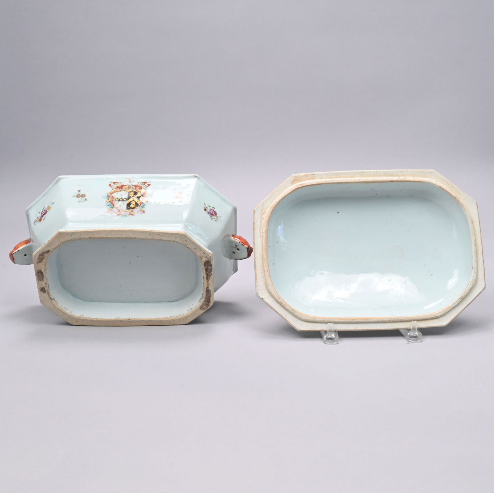 Chinese Export Porcelain Armorial Tureen - 6