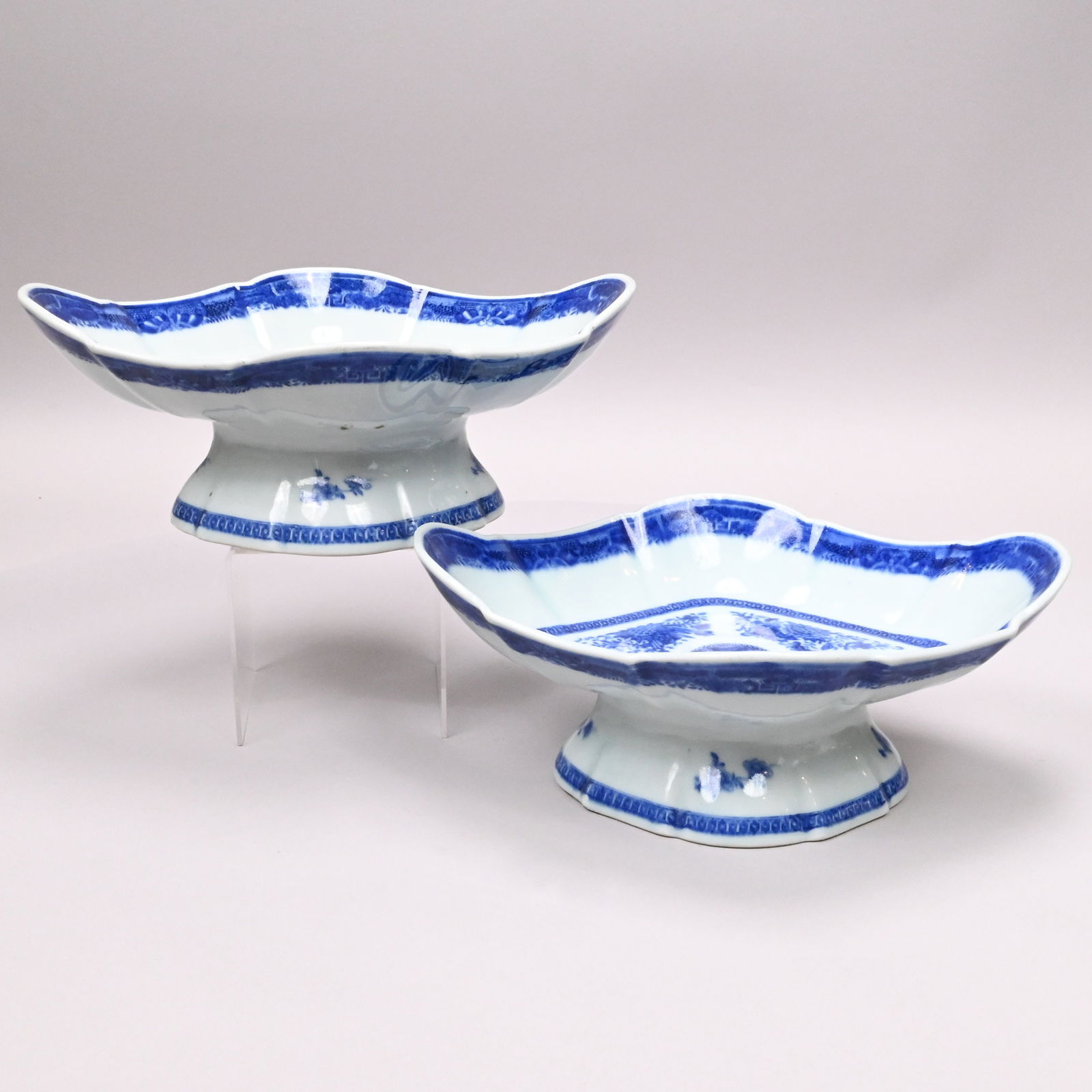 Pr Chinese Export Crested Blue Fitzhugh Compotes: Pair of Chinese Export Porcelain Crested Blue Fitzhugh Compotes, Each Bearing the Crest of Alexander or Kiddell, Circa 1805. Each of lozenge form, the crest within a roundel and four clusters of