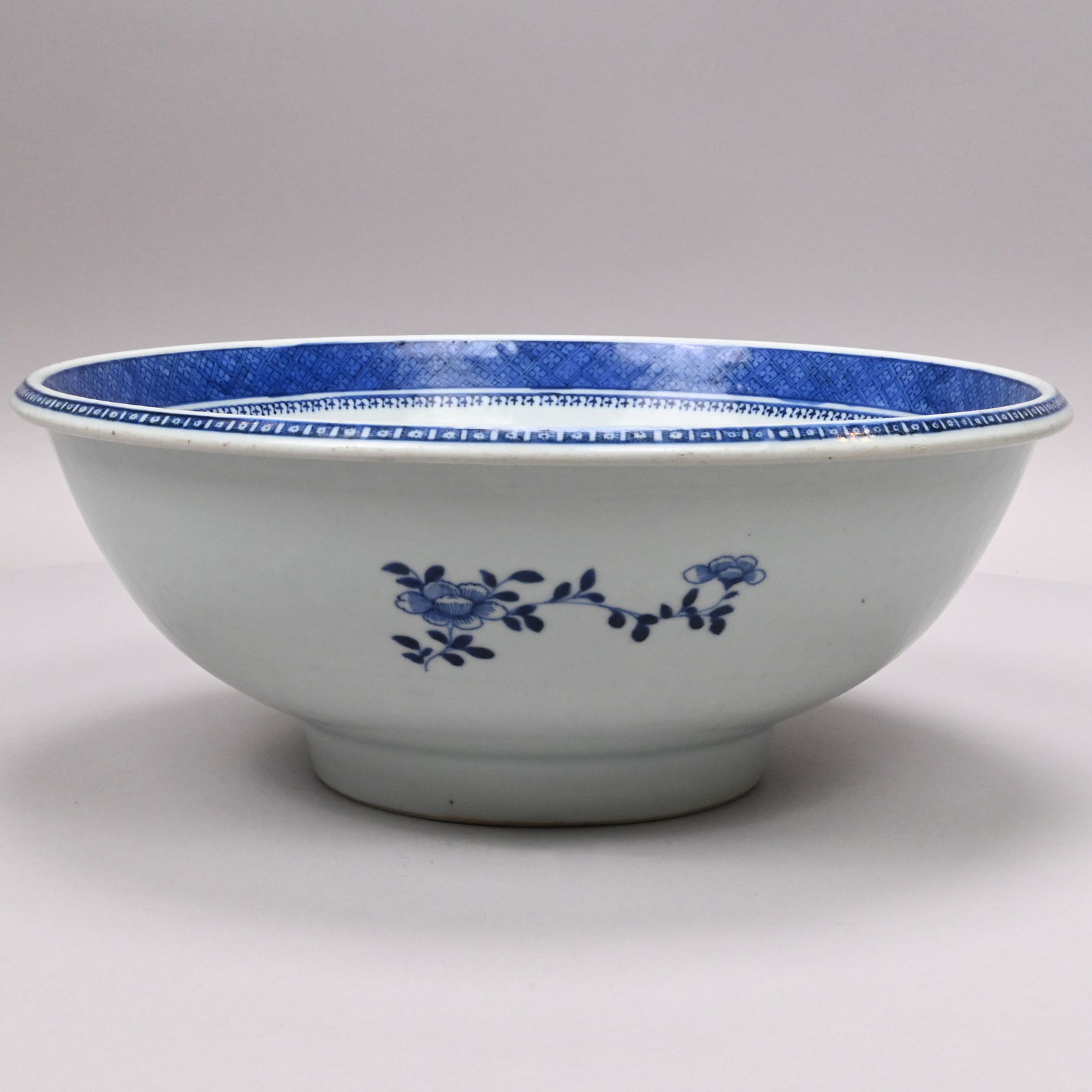 Chinese Export Porcelain Blue Fitzhugh Wash Basin (1 of 6)