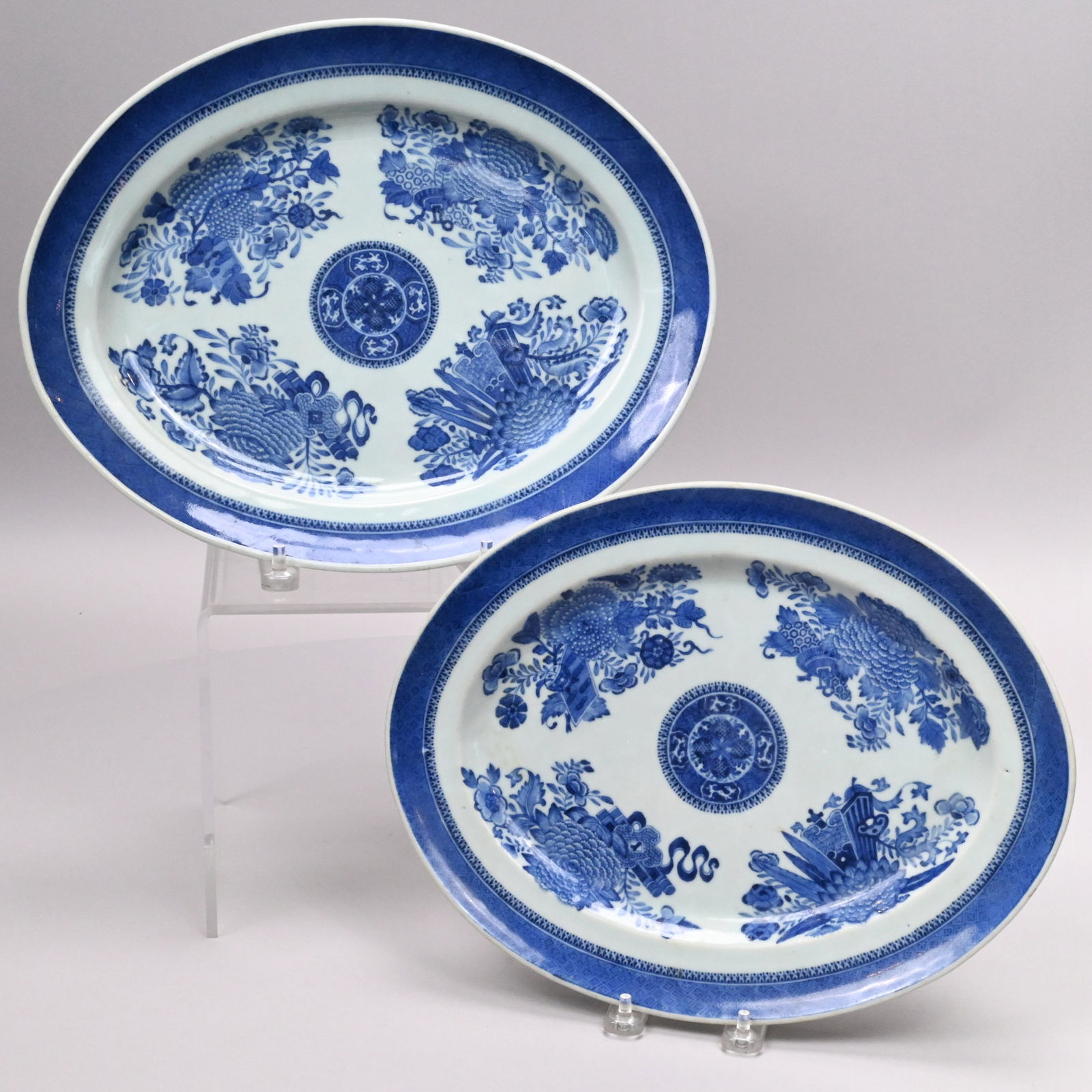 Two Chinese Export PorcelainBlue Fitzhugh Platters (1 of 6)