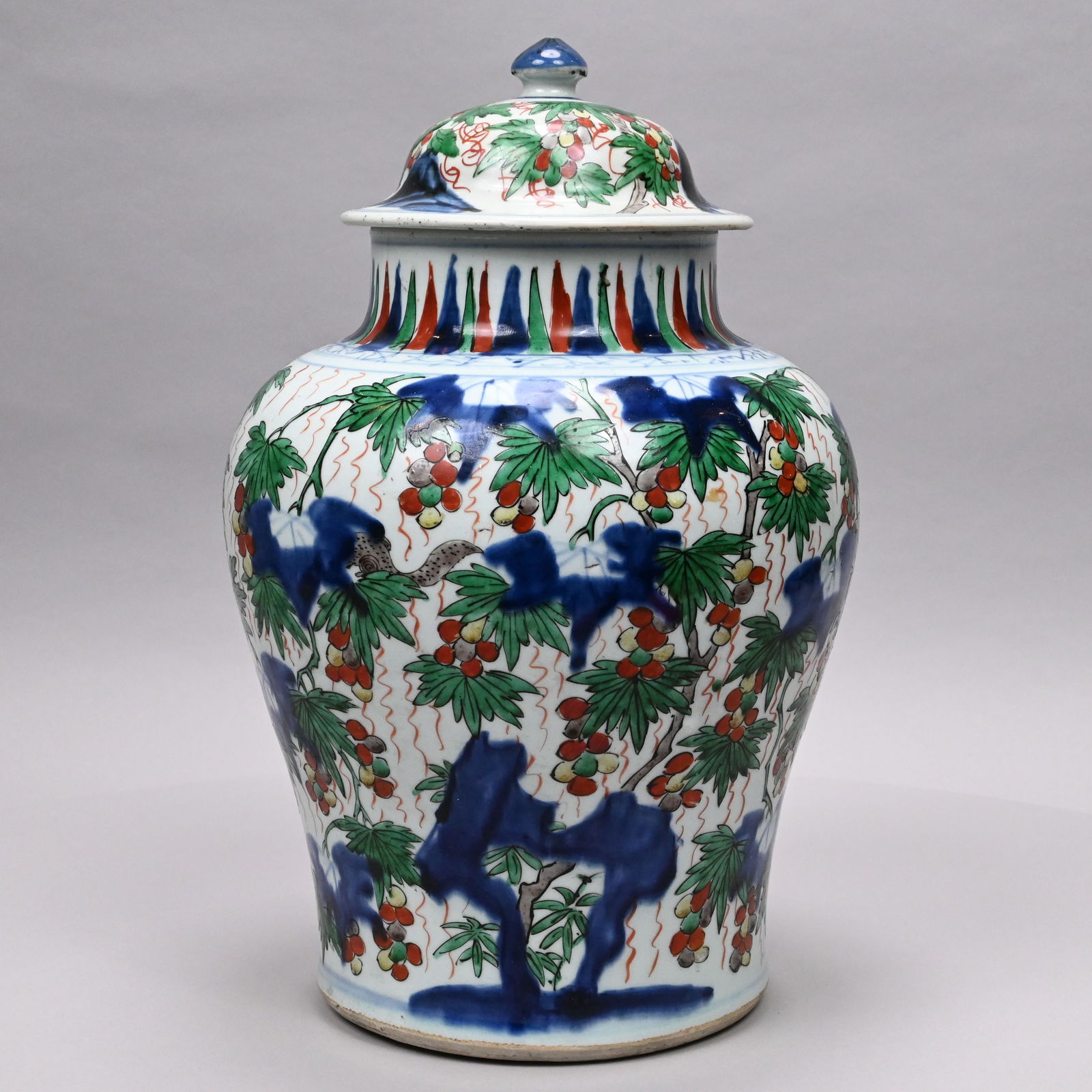 Chinese Wucai Large Jar and Cover, Qing (1 of 6)