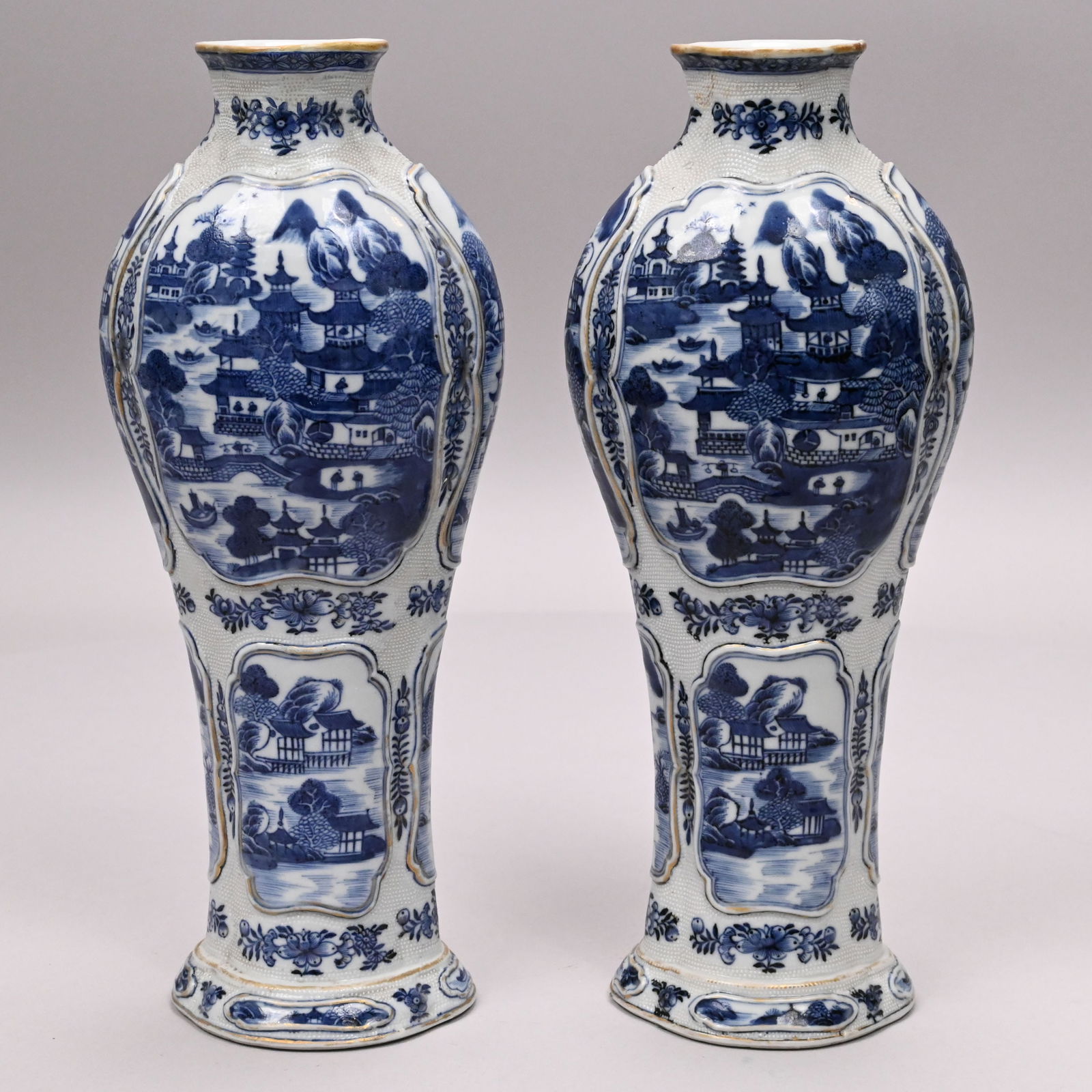 Pair of Chinese Export Porcelain Garniture Vases (1 of 7)