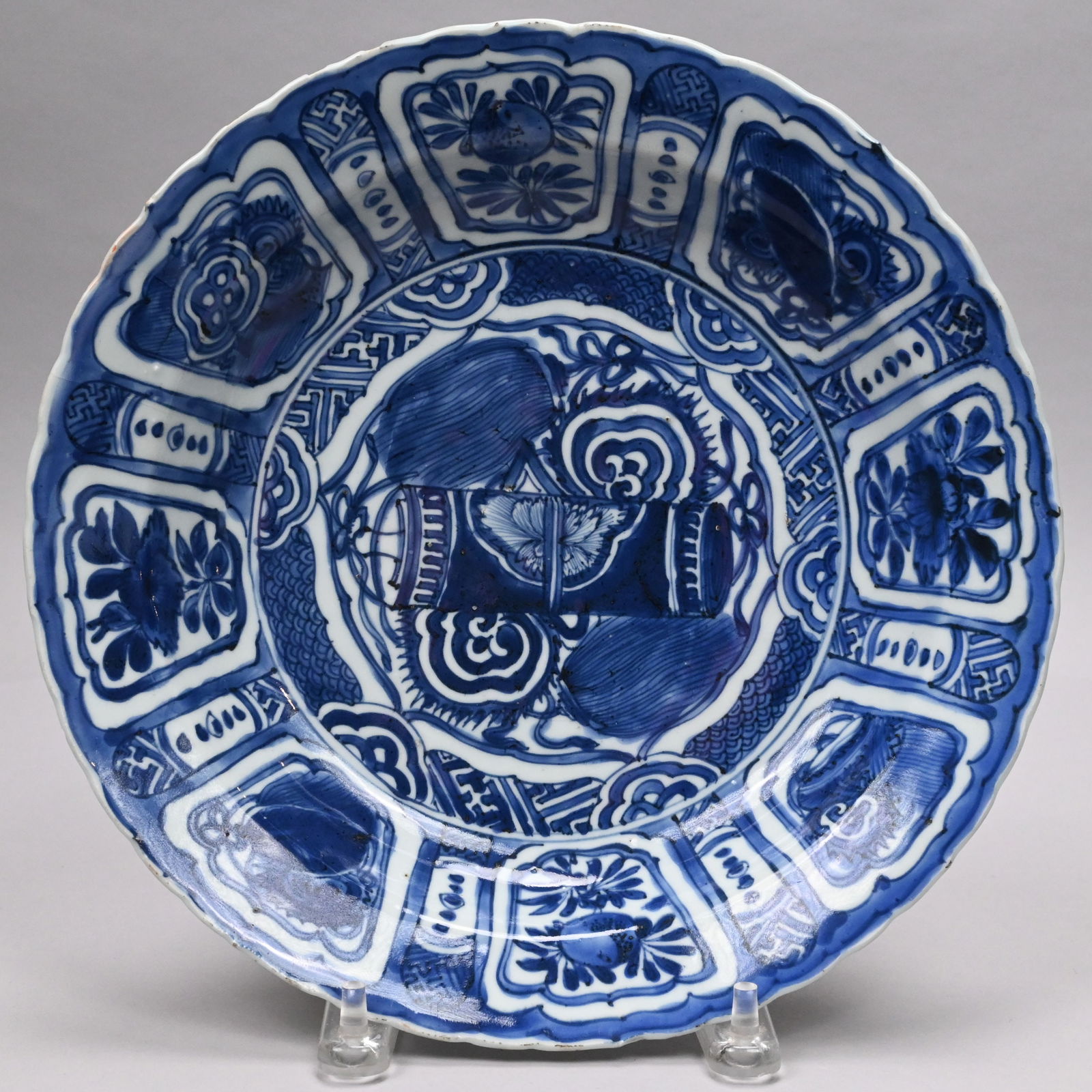 Chinese Kraak Porcelain Blue and White Dish, Wanli (1 of 2)