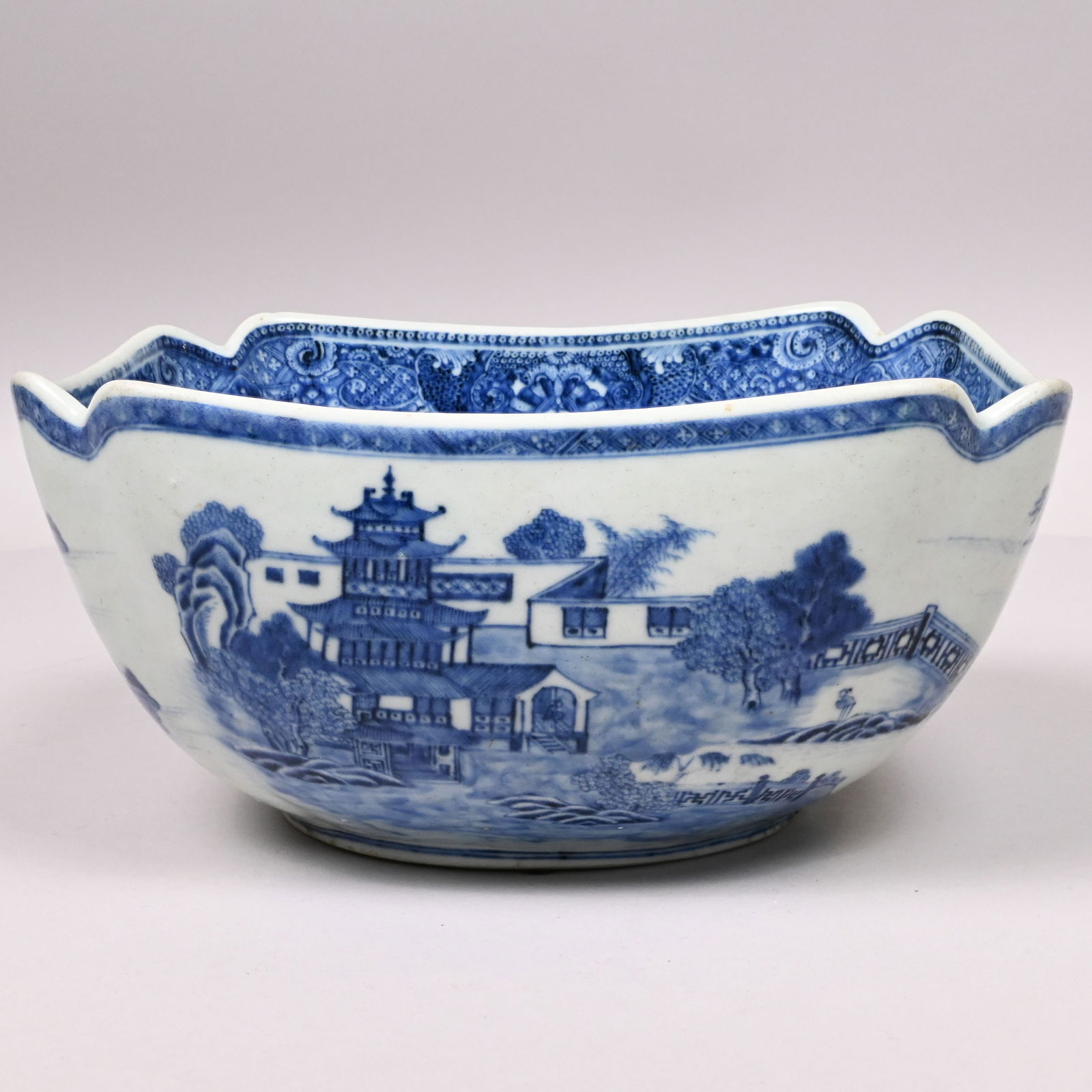 Chinese Export Porcelain Cut-Corner Bowl, Qianlong (1 of 7)