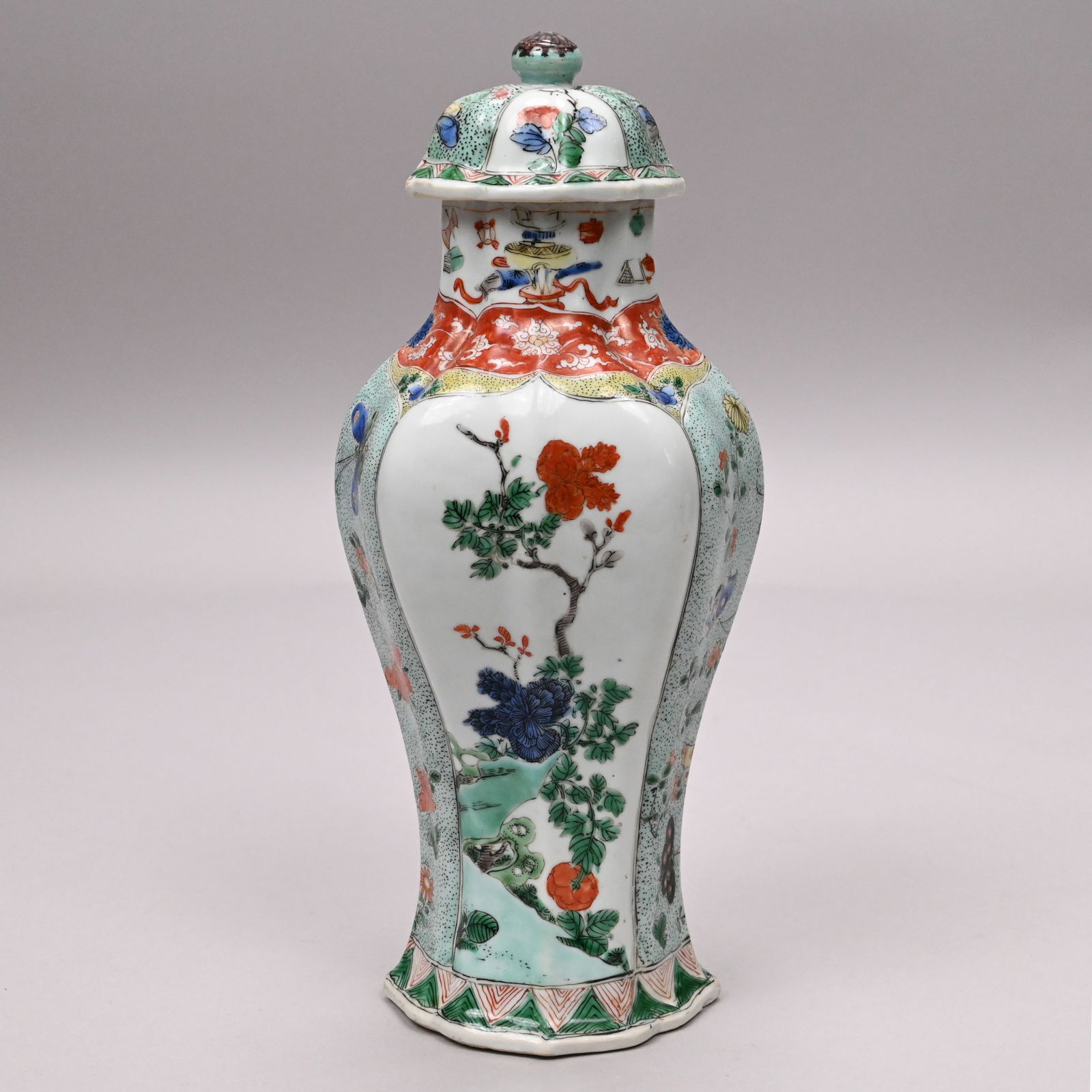Chinese Export Porcelain Famille Verte Vase &Cover (1 of 7)