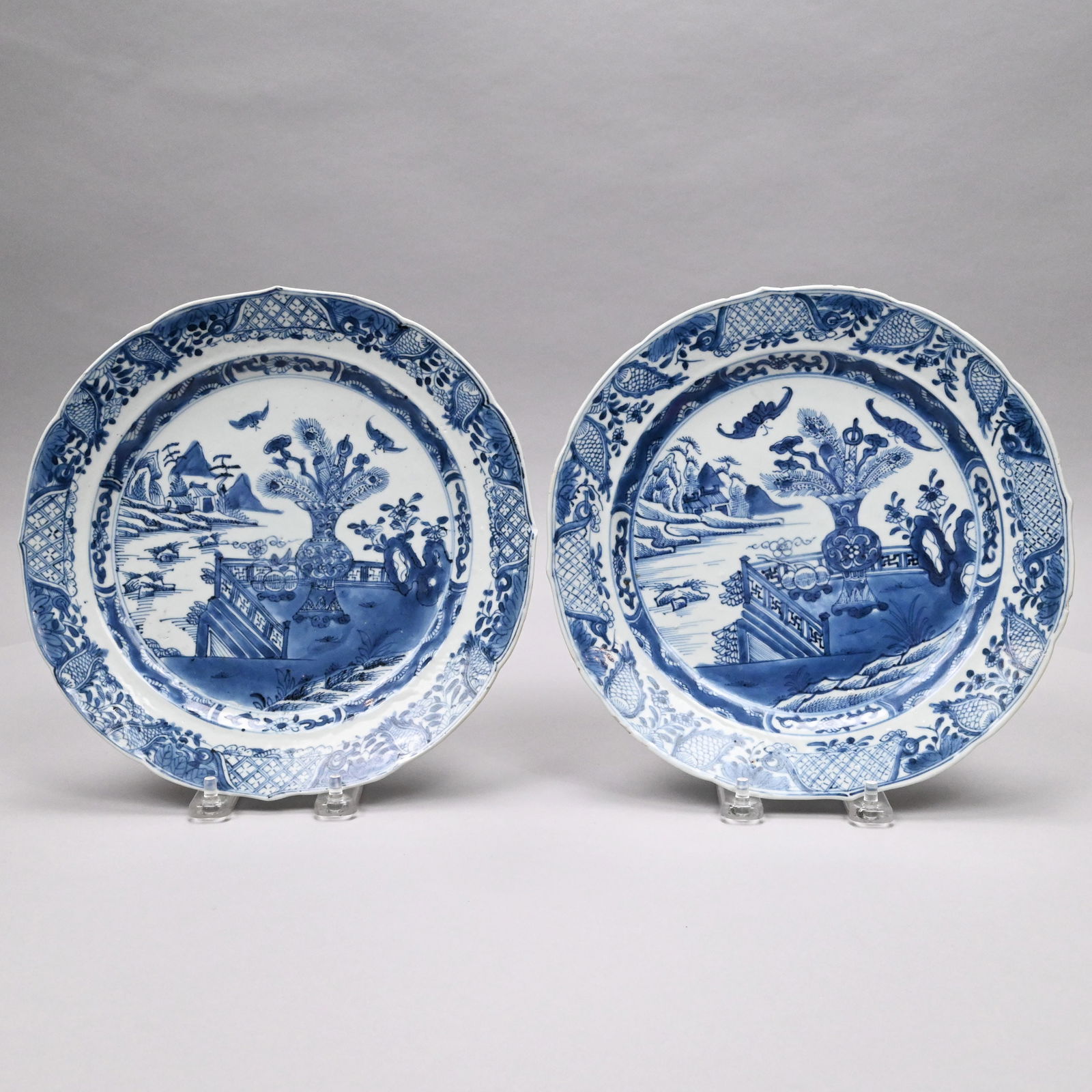Pair of Chinese Export Porcelain Plates, Kangxi (1 of 5)