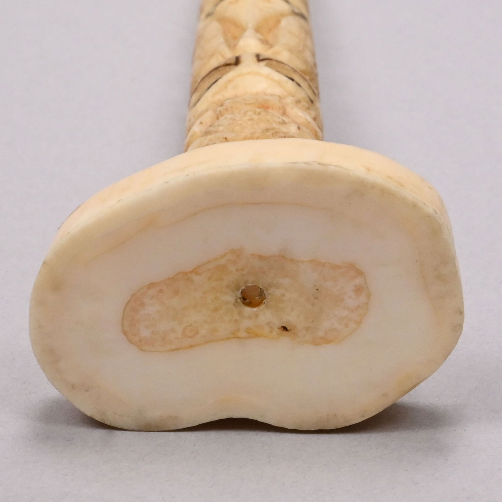 Six Inuit Carved Walrus and Whalebone Objects - 4