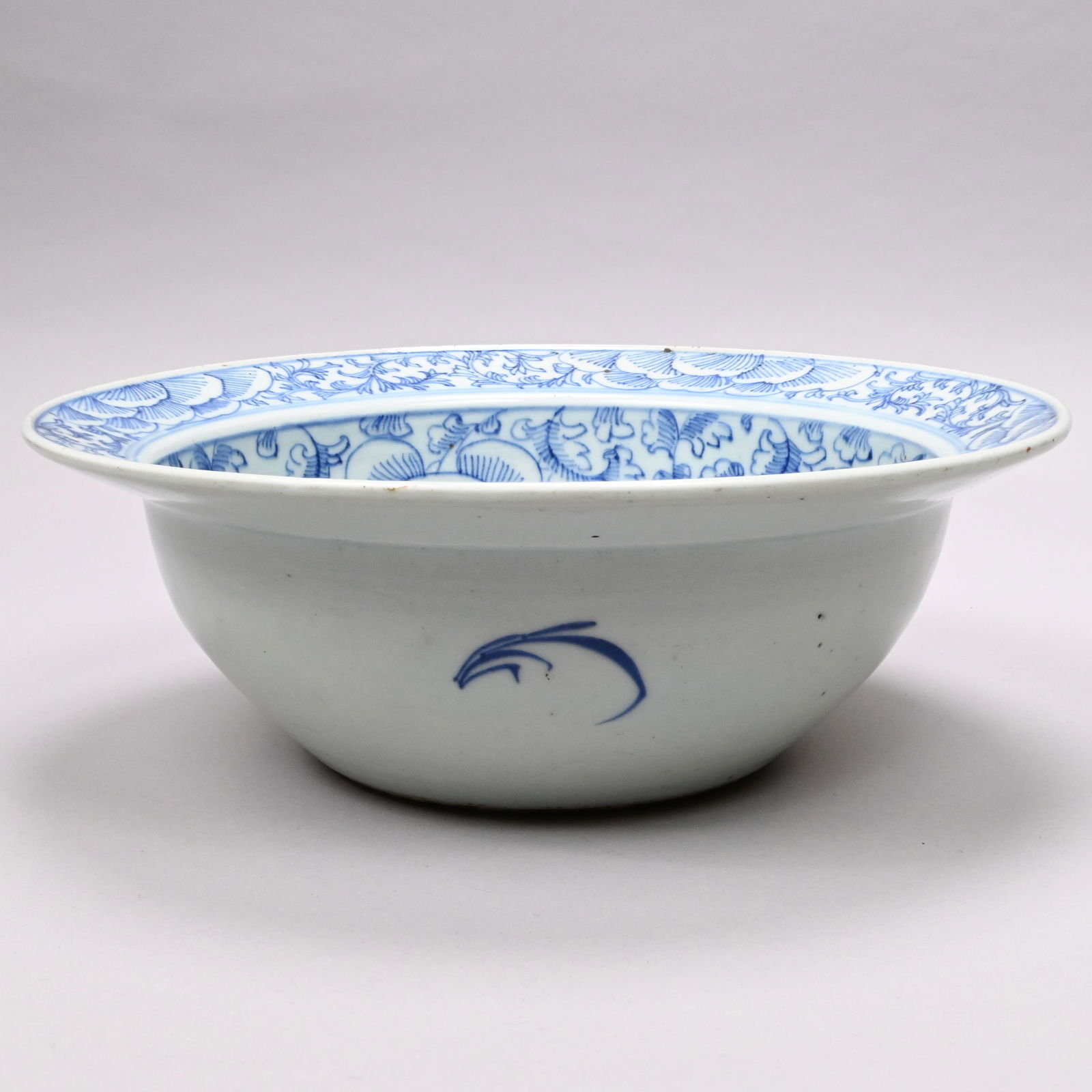 Chinese Export Porcelain Peony Scroll Basin - 2