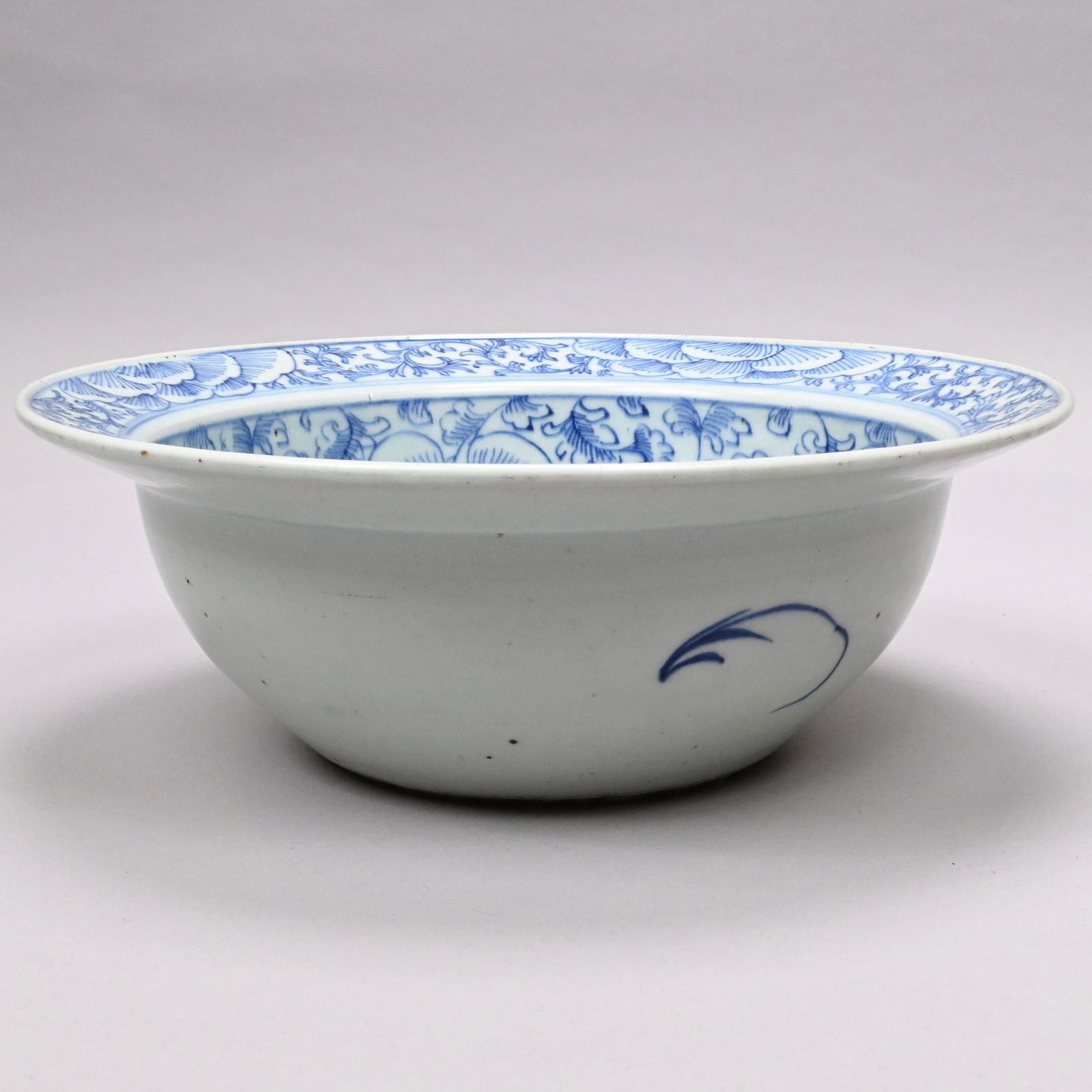 Chinese Export Porcelain Peony Scroll Basin - 3