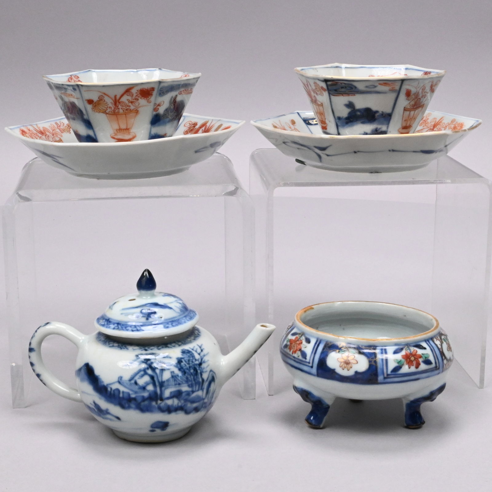 Chinese Miniature Teapot and Group of Imari Wares (1 of 14)