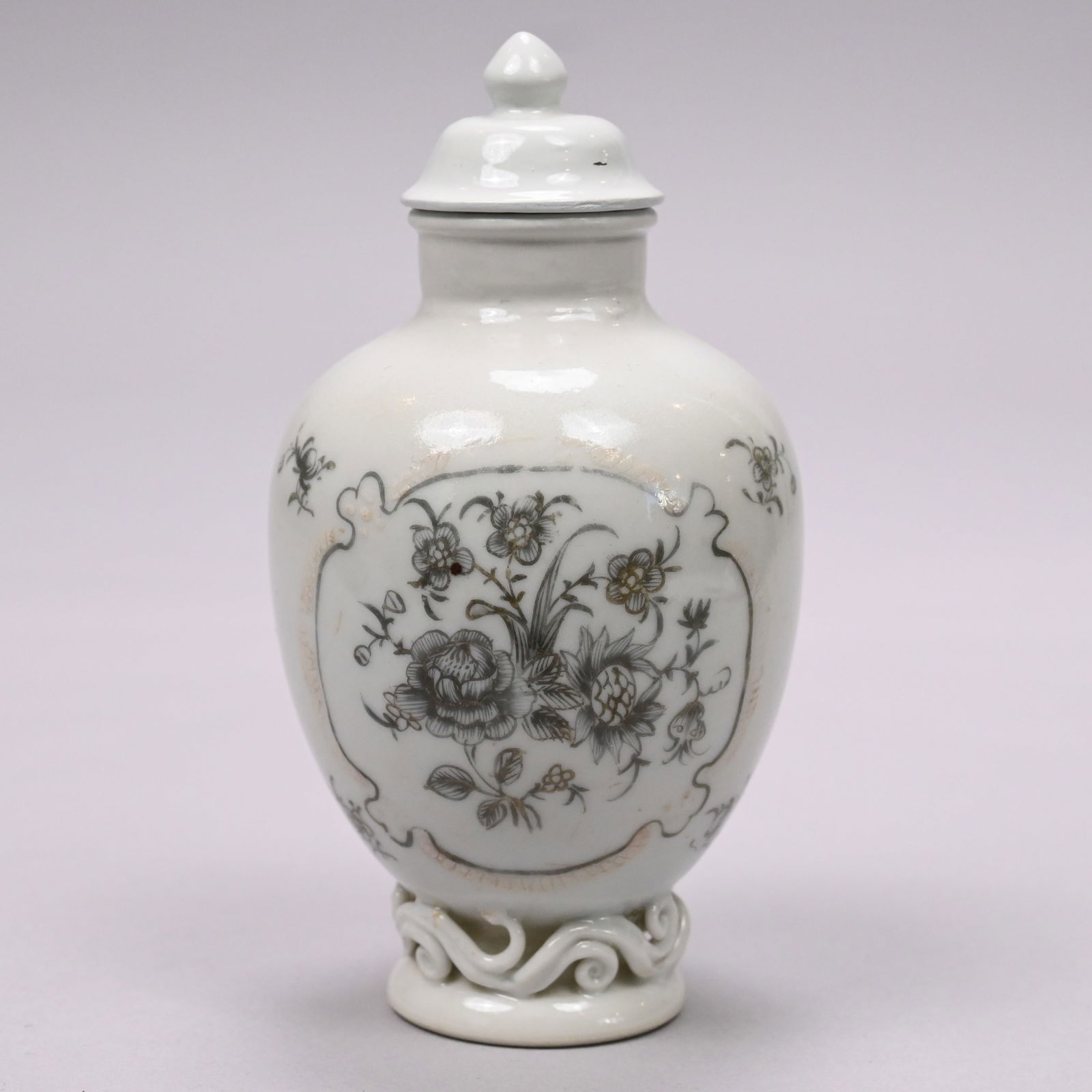 Three Chinese Export Porcelain Serving Wares - 5