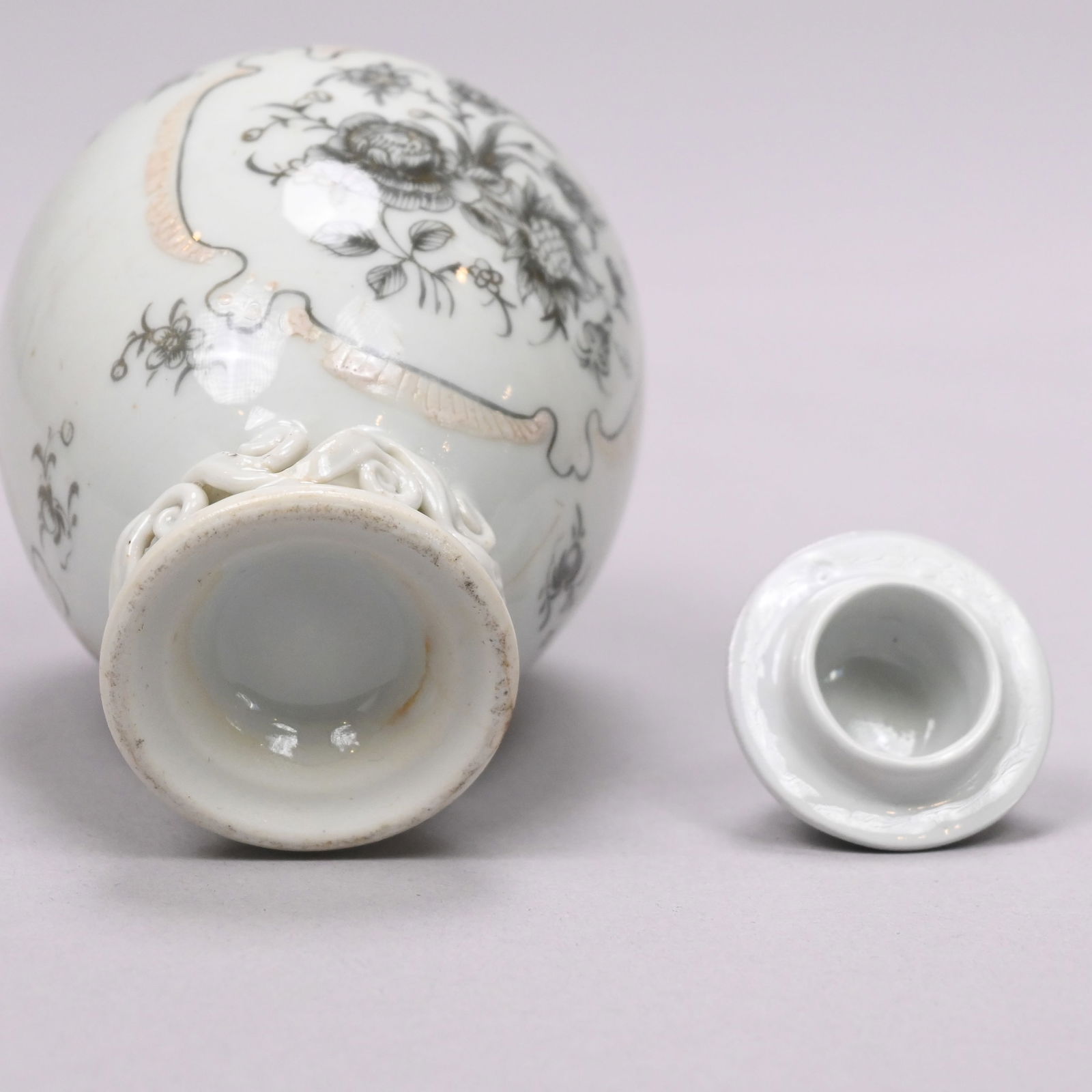 Three Chinese Export Porcelain Serving Wares - 7