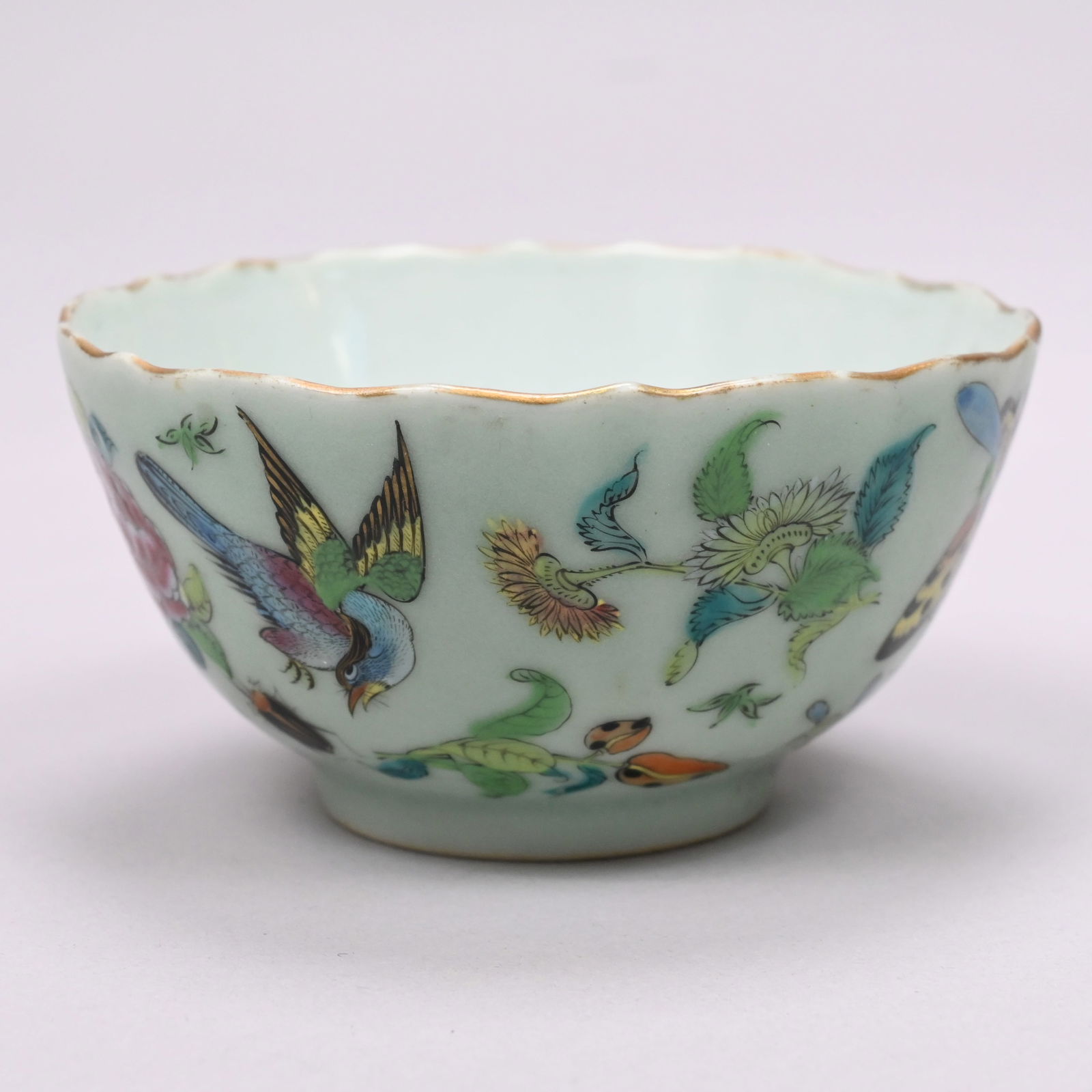 Three Chinese Export Porcelain Serving Wares - 8