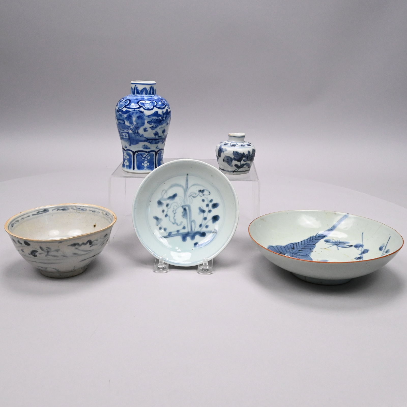 Five Asian Blue and White Porcelain Wares: Five Asian Blue and White Porcelain Wares. Comprising a Vietnamese Hoi An Hoard shipwreck bowl, 15th-16th century; a Chinese Ming Dynasty jarlet; a Chinese Qing Dynasty Jiaqing Daoguang period dish;