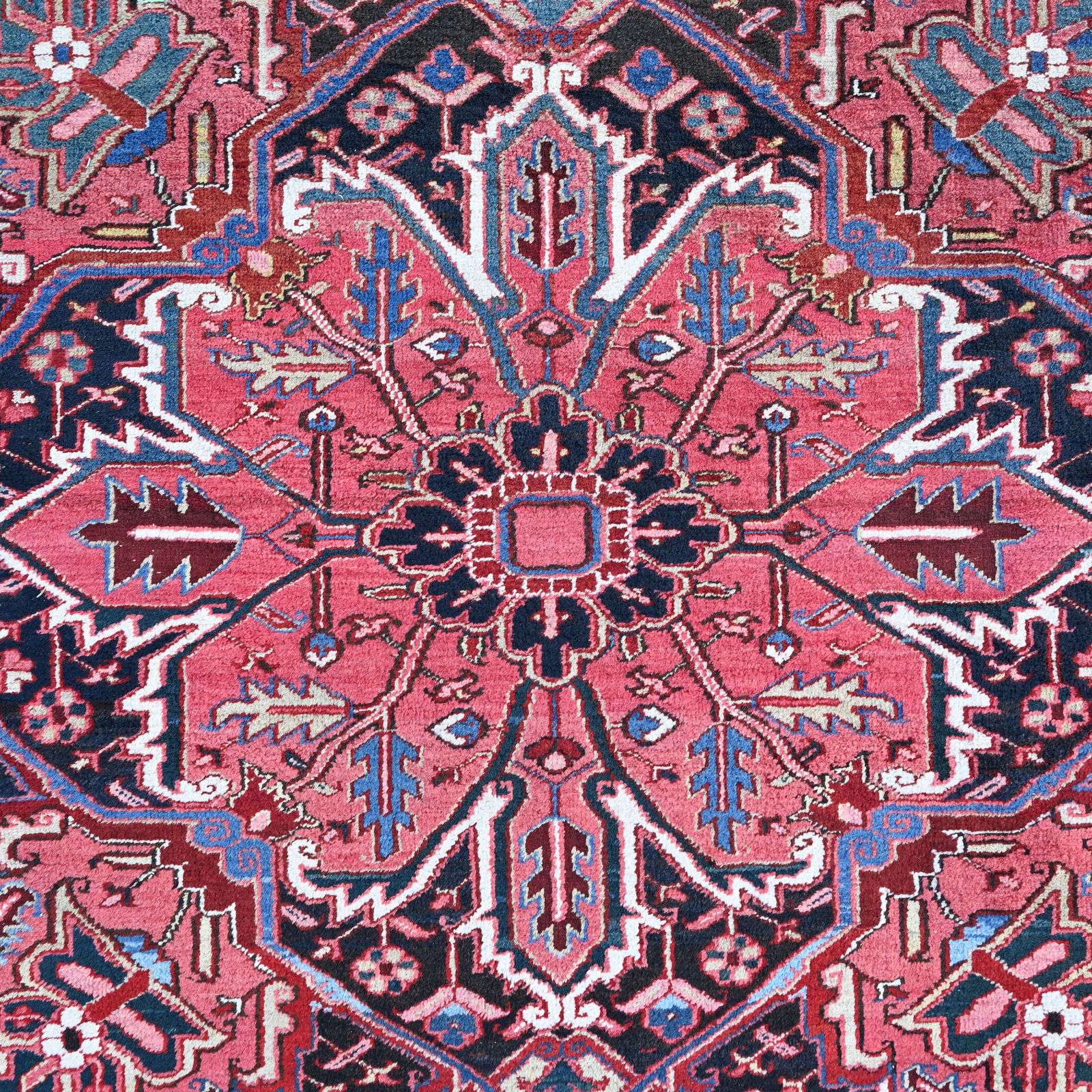 Palatial Heriz Carpet, Persia - 9