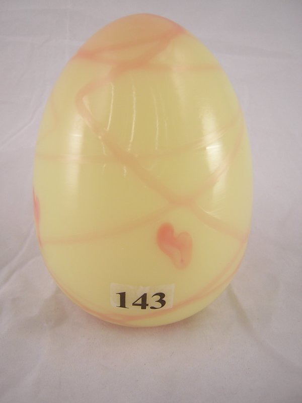 Special order egg: Burmese 4.5" egg with Hanging H: Special order egg: Burmese 4.5" egg with Hanging Hearts and random threading, made for McMillan & Husband, ca. late 1990s.