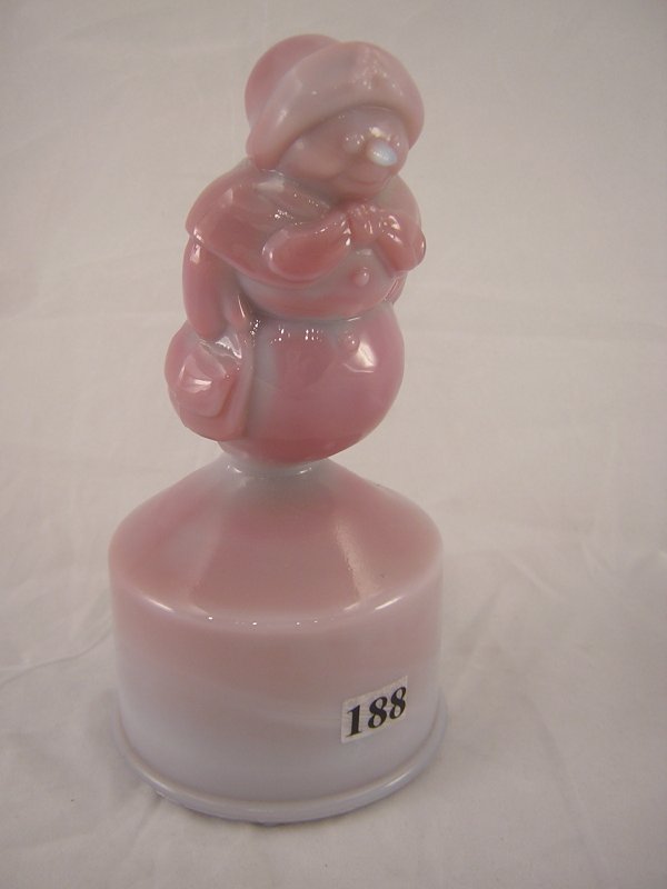 Figurine on fount: Blue Burmese (shiny) 5269 Snowl: Figurine on fount: Blue Burmese (shiny) 5269 Snowlady on fount. This piece was made in February 2006.
