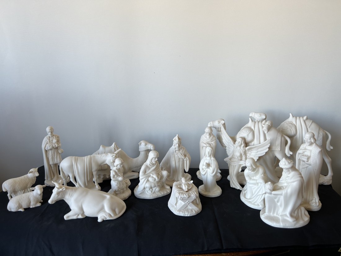 19 Pieces Nativity Set Holland Mold (1 of 6)