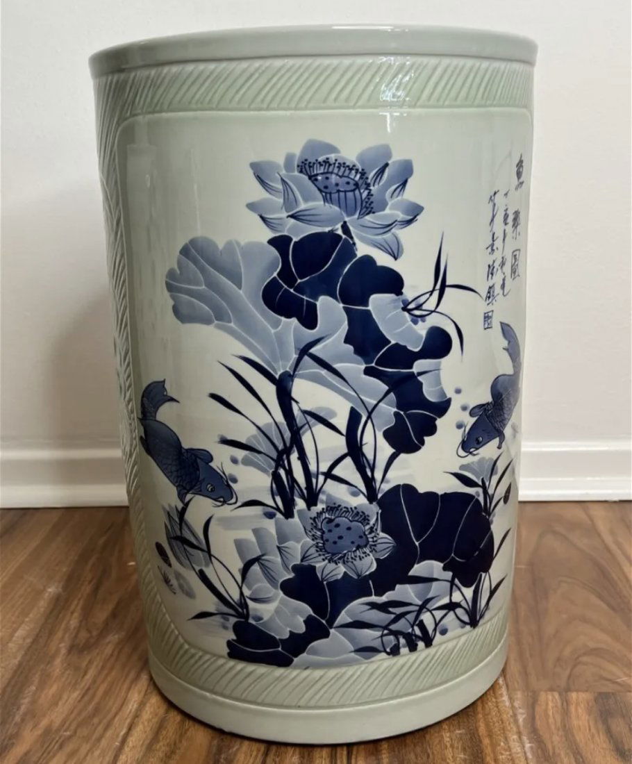 Chinese Porcelain Stand Blue and White (1 of 2)