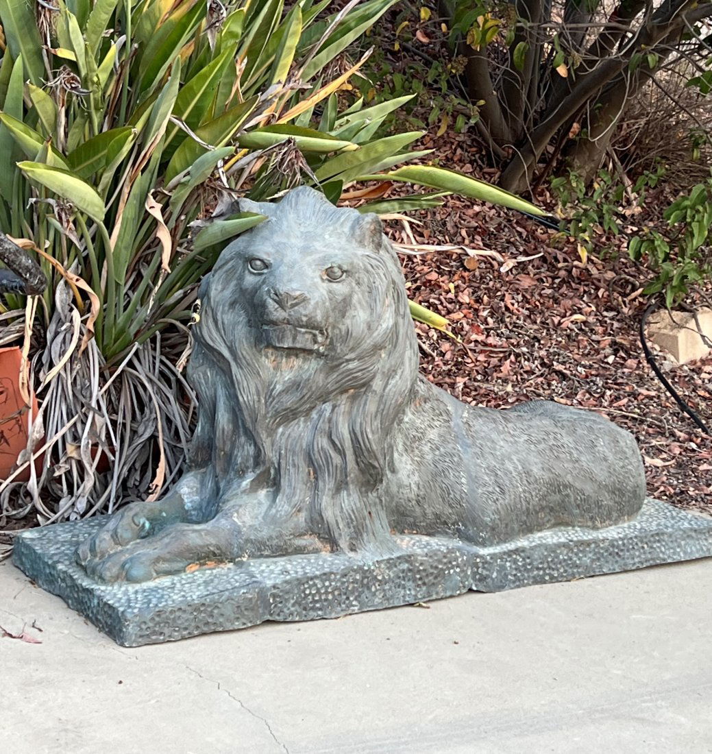 Pair of Massive Bronze Lions Sculpture (1 of 5)