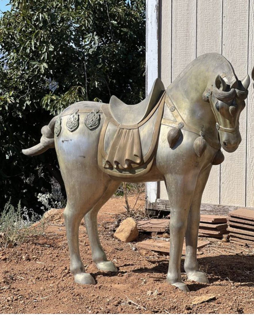 Large Tang Dynasty bronze horse sculpture (1 of 4)